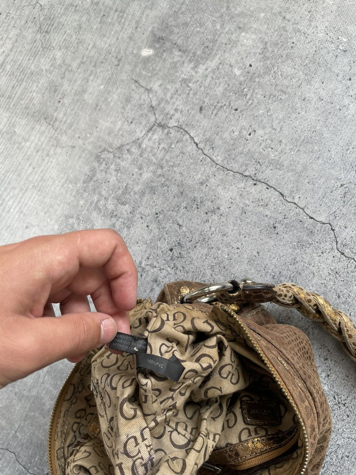 Guess × Japanese Brand × Vintage Rare🔥🔥Vintage monogram GUESS hobo bag Size ONE SIZE - 15 Thumbnail