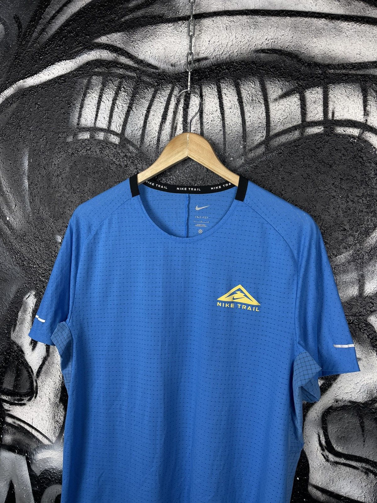 Nike Nike Dri-Fit Solar Chase Trail T-Shirt Men’s Size Large Size US L / EU 52-54 / 3 - 3 Thumbnail