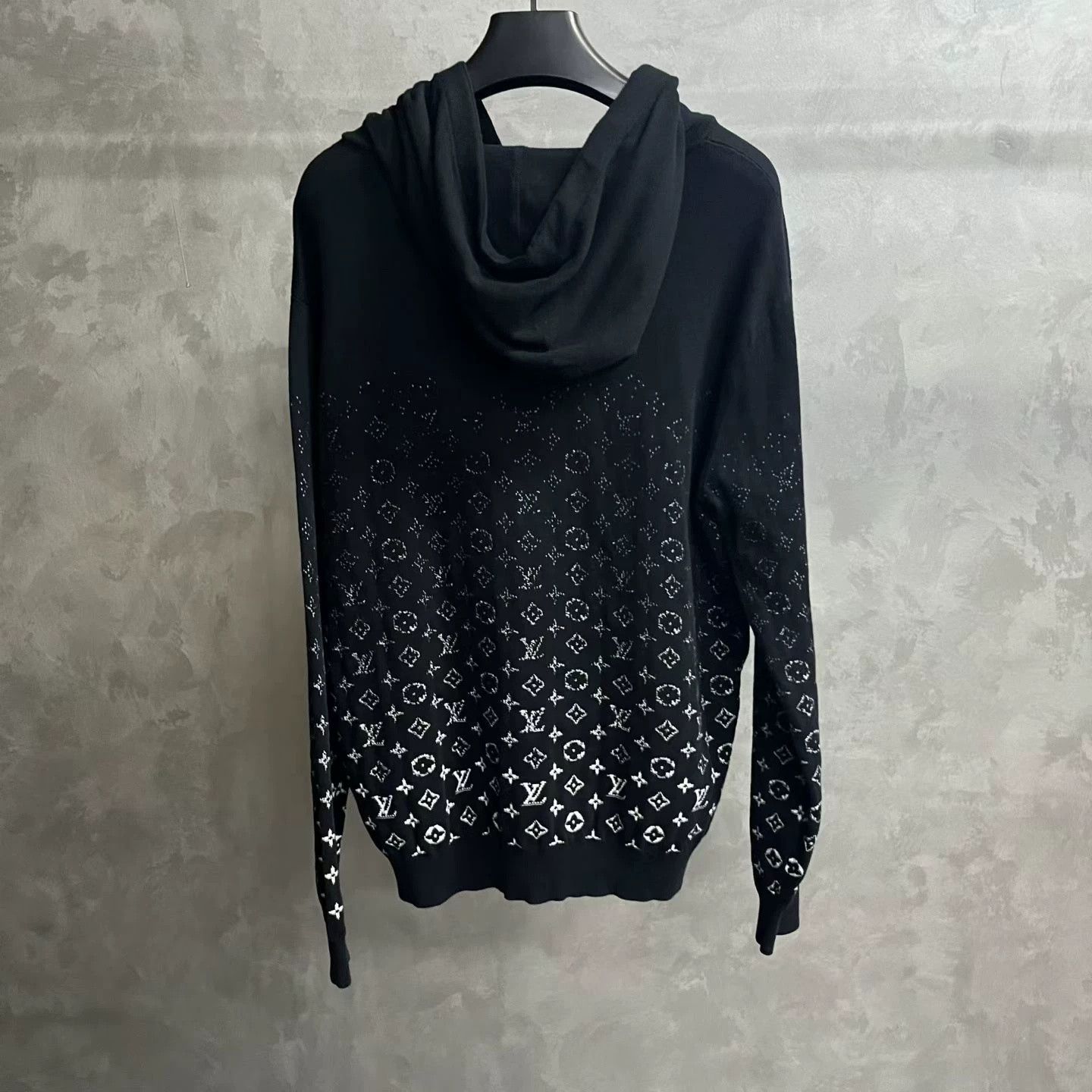 Louis Vuitton Louis Vuitton Black Gradient Print Hoodie Size US XL / EU 56 / 4 - 5 Thumbnail