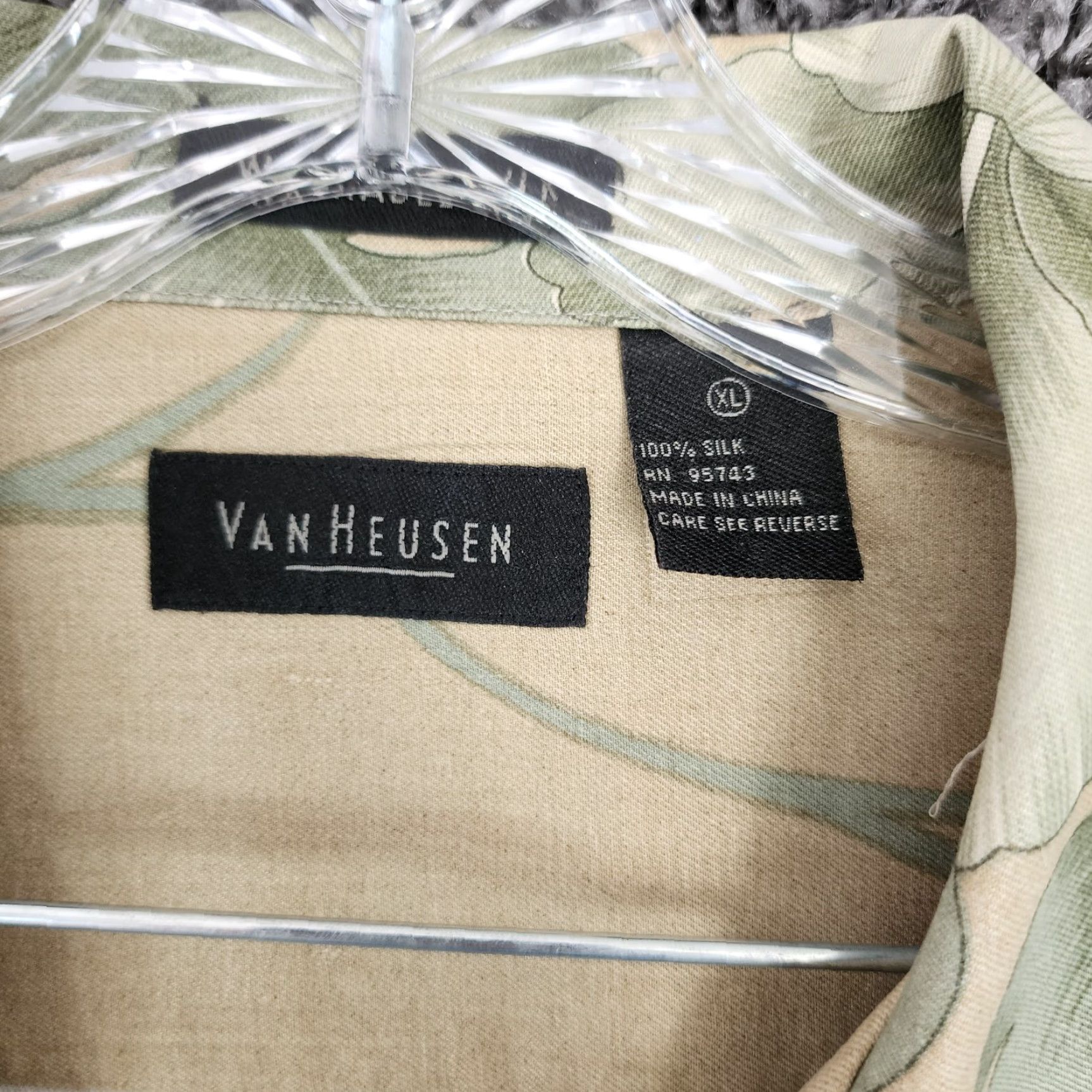 Van Heusen VINTAGE Van Heusen Hawaiian Button-Up Shirt Adult XL Beige Short Sleeve Silk Mens Size US 36 / EU 52 - 4 Thumbnail