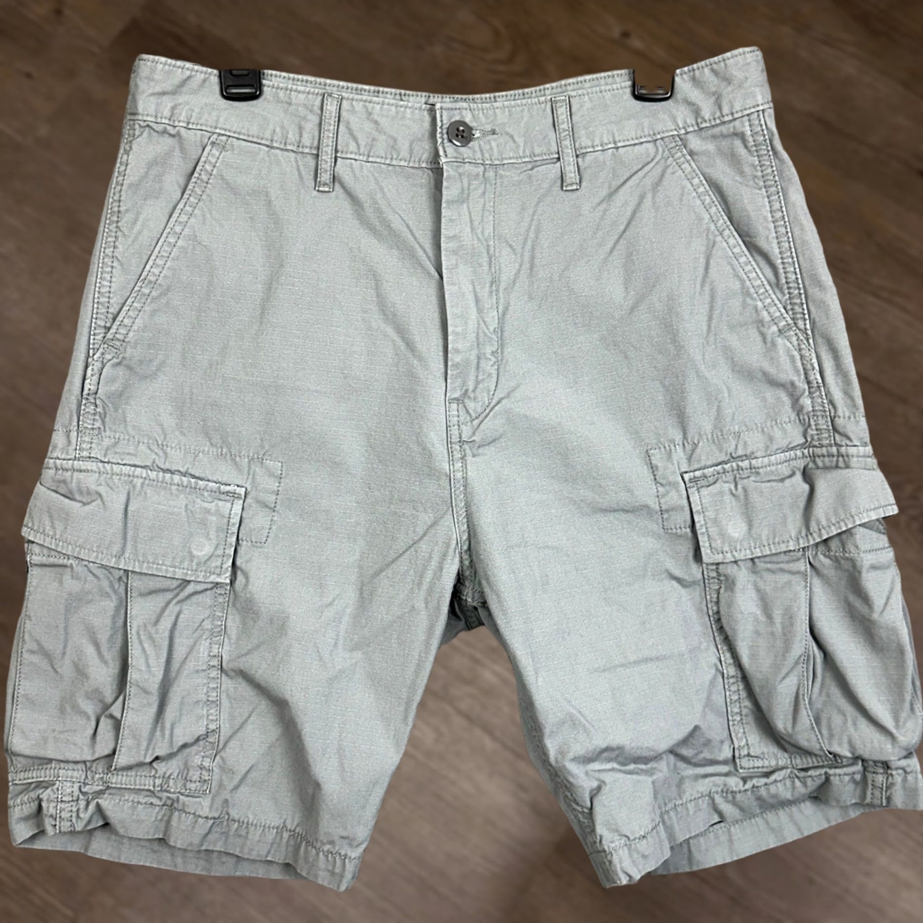 Levi's Levi's Shorts Men 32 Grey Cargo Ripstop Flat Front Utility Pocket Outdoor Cotton Red Tab Canvas Button Size US 32 / EU 48 - 1 Thumbnail