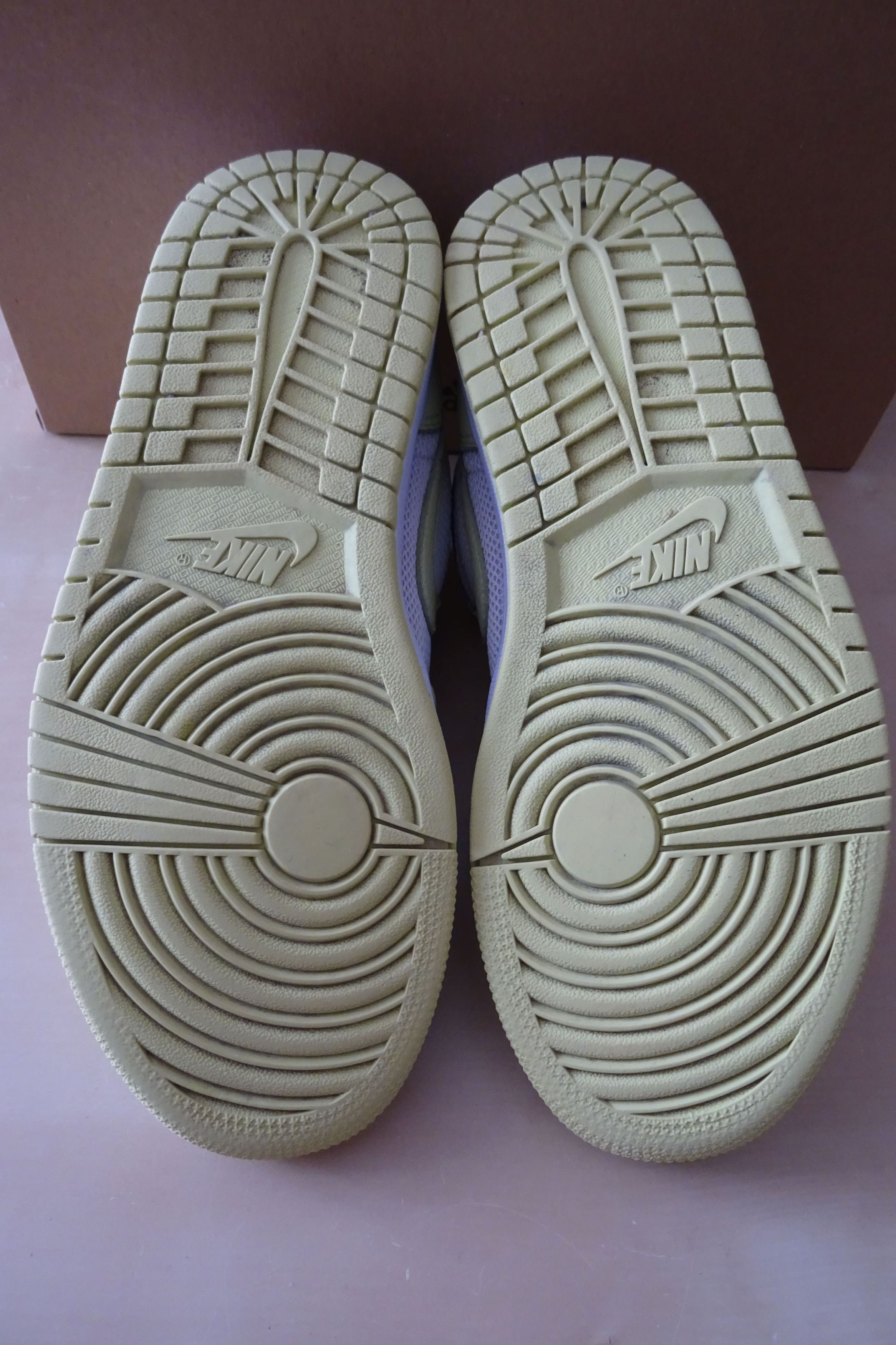 Jordan Brand Nike Air Jordan 1 Low (W) " Limelight " Sneaker Size US 7 / IT 37 - 11 Thumbnail