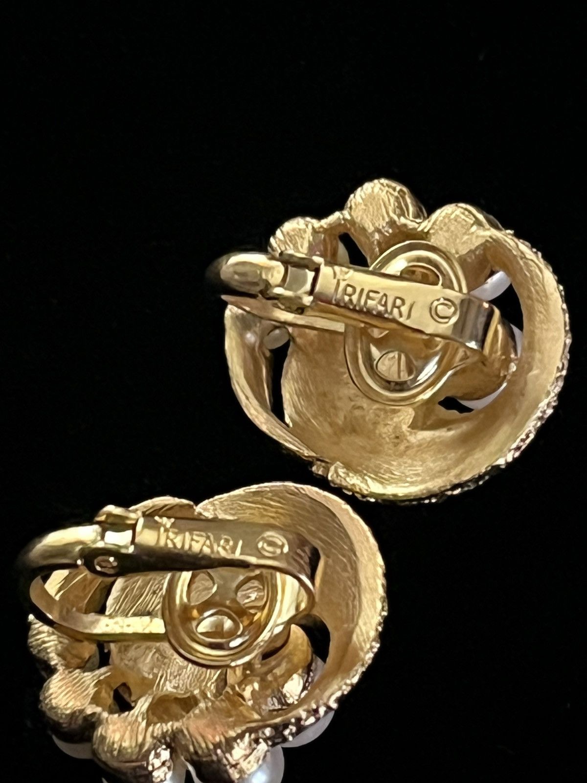 Other Vintage Crown Trifari Faux Pearl Swirl Clip-On Earrings Size ONE SIZE - 4 Thumbnail