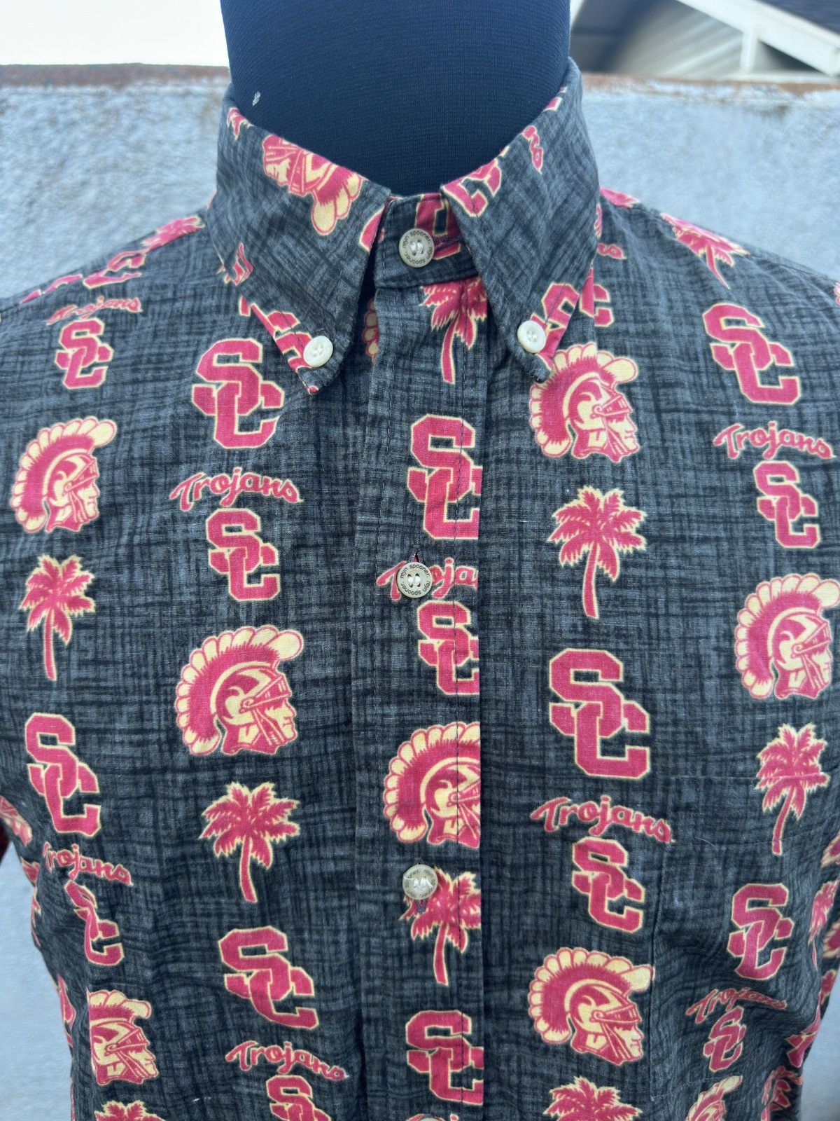 Reyn Spooner PreOwned Reyn Spooner USC Trojans Men's M Hawaiian Red/Black Size US M / EU 48-50 / 2 - 3 Thumbnail