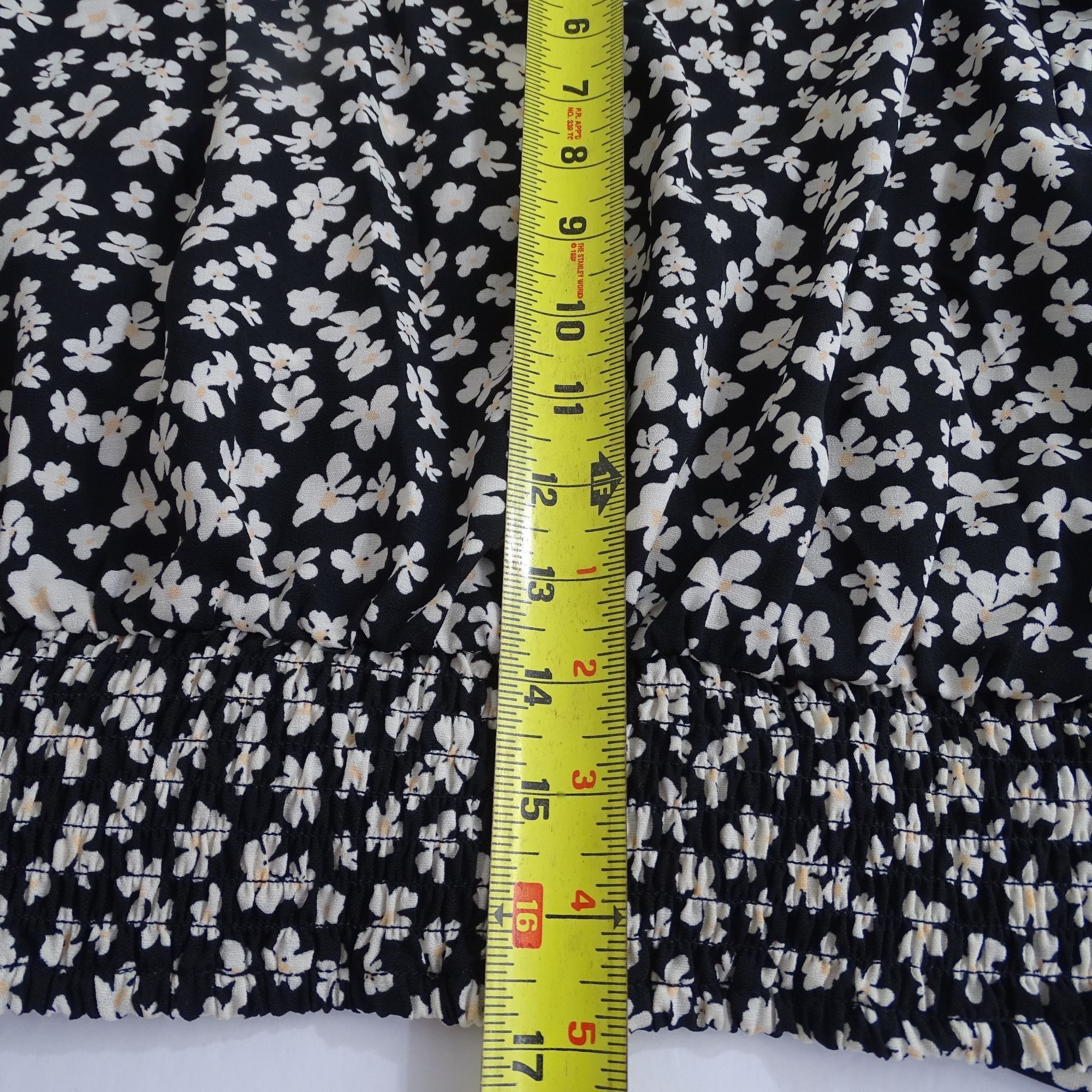 H&M H&M Black Floral Crop Top Long Sleeve V-Neck Drawstring Hem Size M / US 6-8 / IT 42-44 - 12 Thumbnail