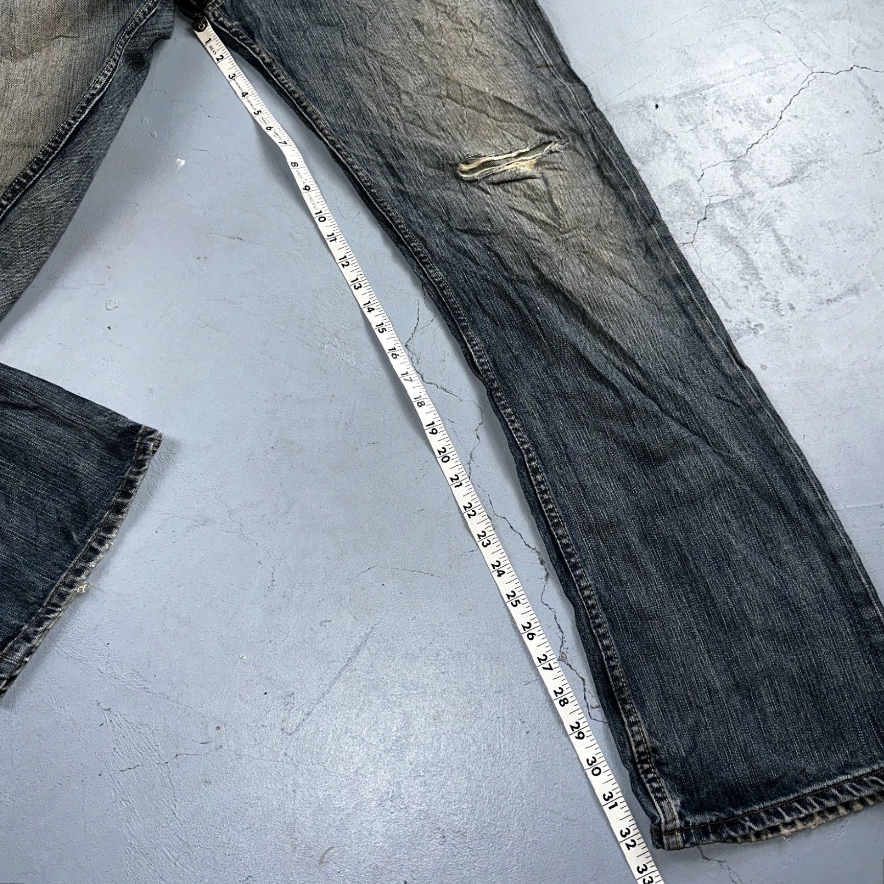 Levi's VINTAGE Levi's 501 Jeans Black Medium Wash Straight Leg 34x34 90s Mens Size US 34 / EU 50 - 5 Thumbnail
