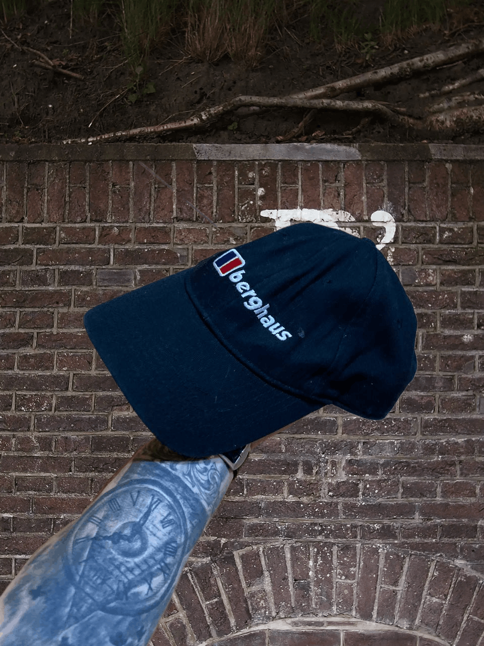 Berghaus Hats vintage Berghaus black big logo streetwear Y2K Size ONE SIZE - 1 Thumbnail