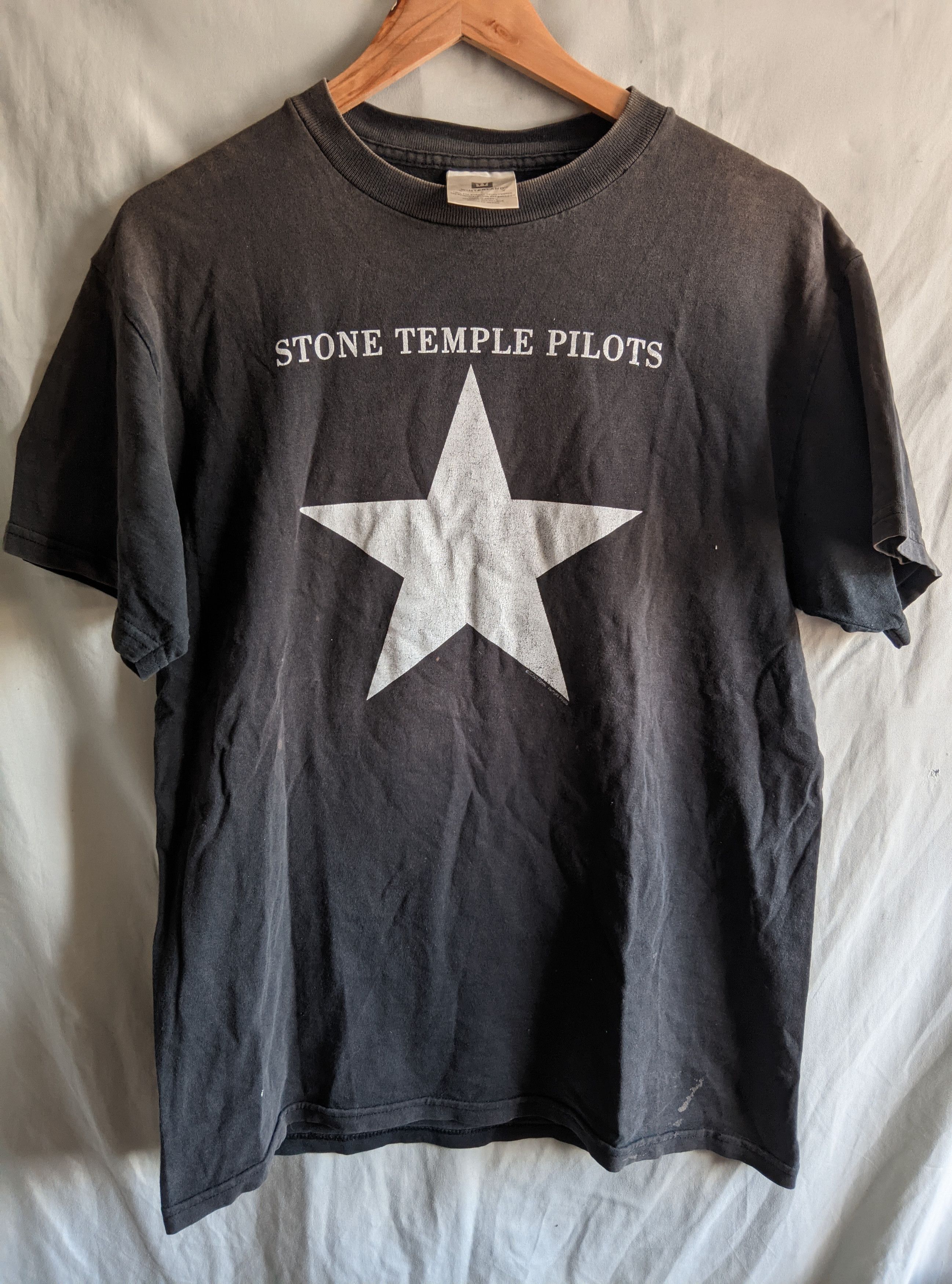image of Very Vintage 2000 Stone Temple Pilots N4 T Shirt in Black, Men's (Size Medium)