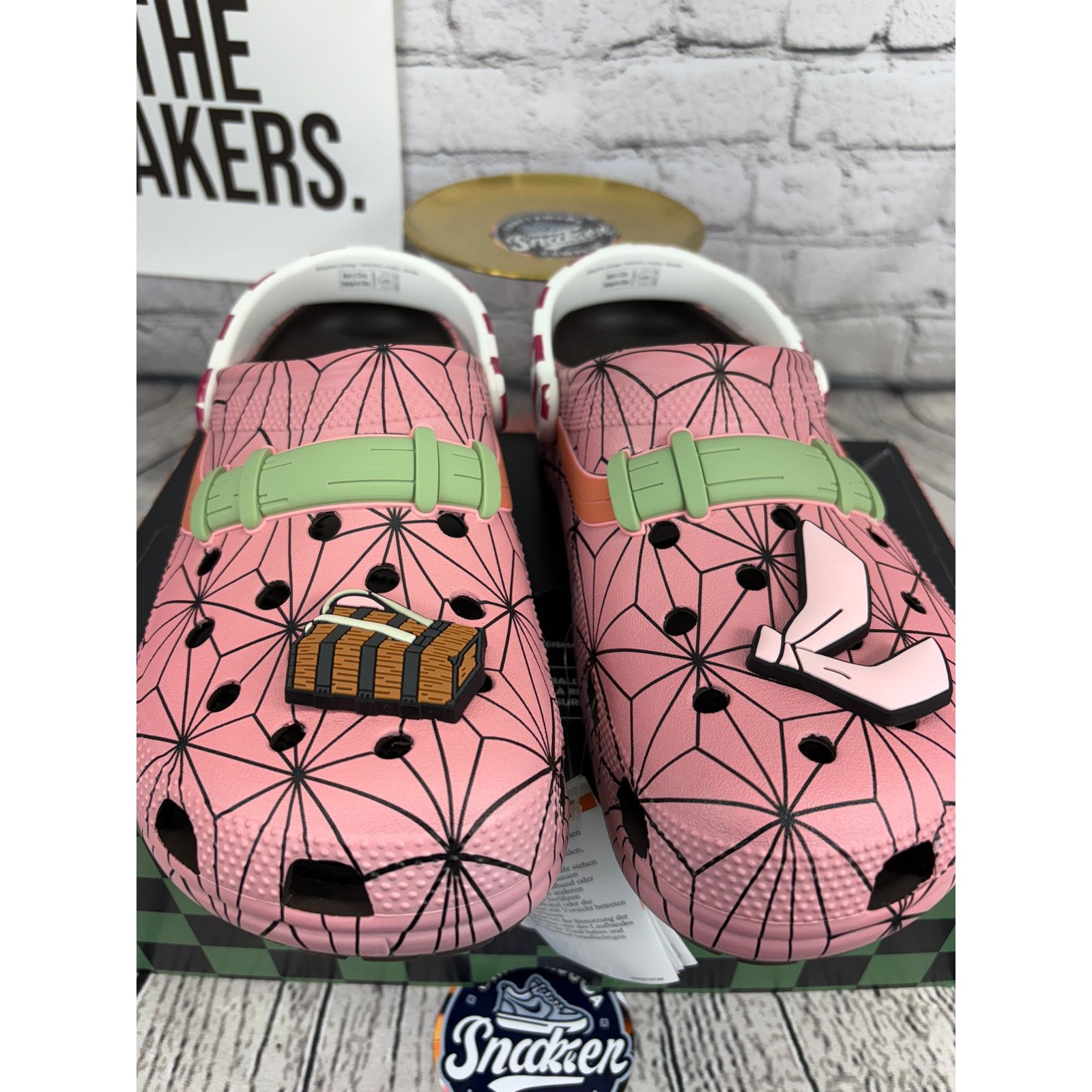 Crocs Crocs x Demon Slayer Nezuko Anime Clog Mens 14 Pink Green Size US 14 / EU 47 - 2 Thumbnail