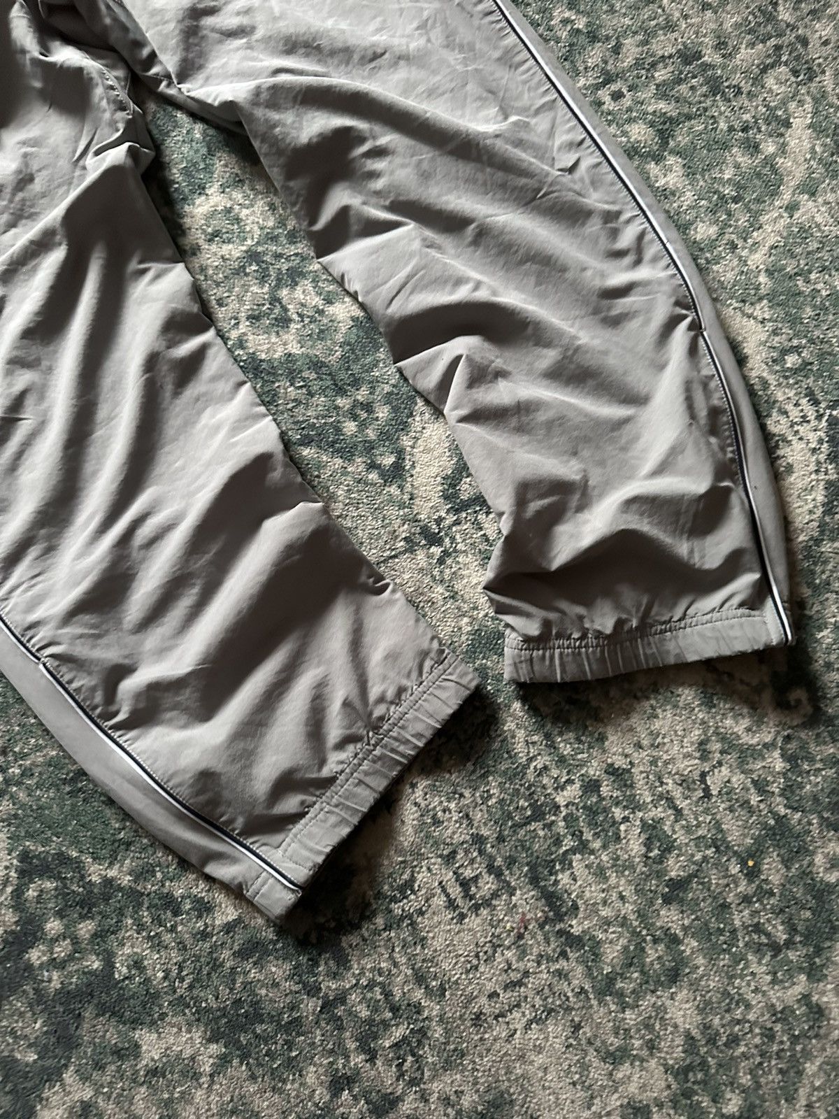 Nike VINTAGE NIKE SWOOSH BAGGY NYLON TRACK PANTS Y2K XL Size US 36 / EU 52 - 4 Thumbnail