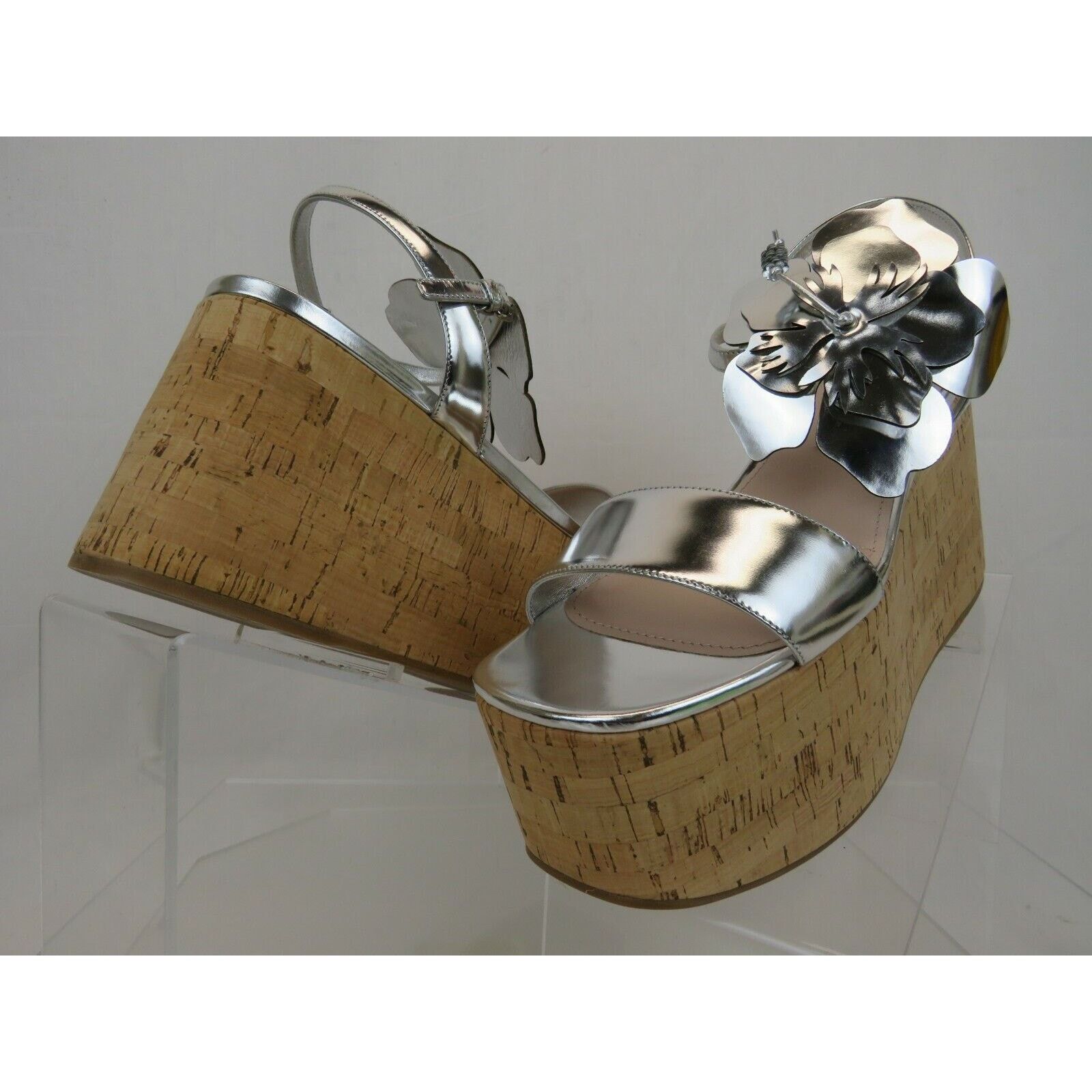 Miu Miu 5XZ346 SILVER POLISHED LEATHER FLOWER PLATFORM SANDALS 38.5 Size US 8.5 / IT 38.5 - 12 Thumbnail