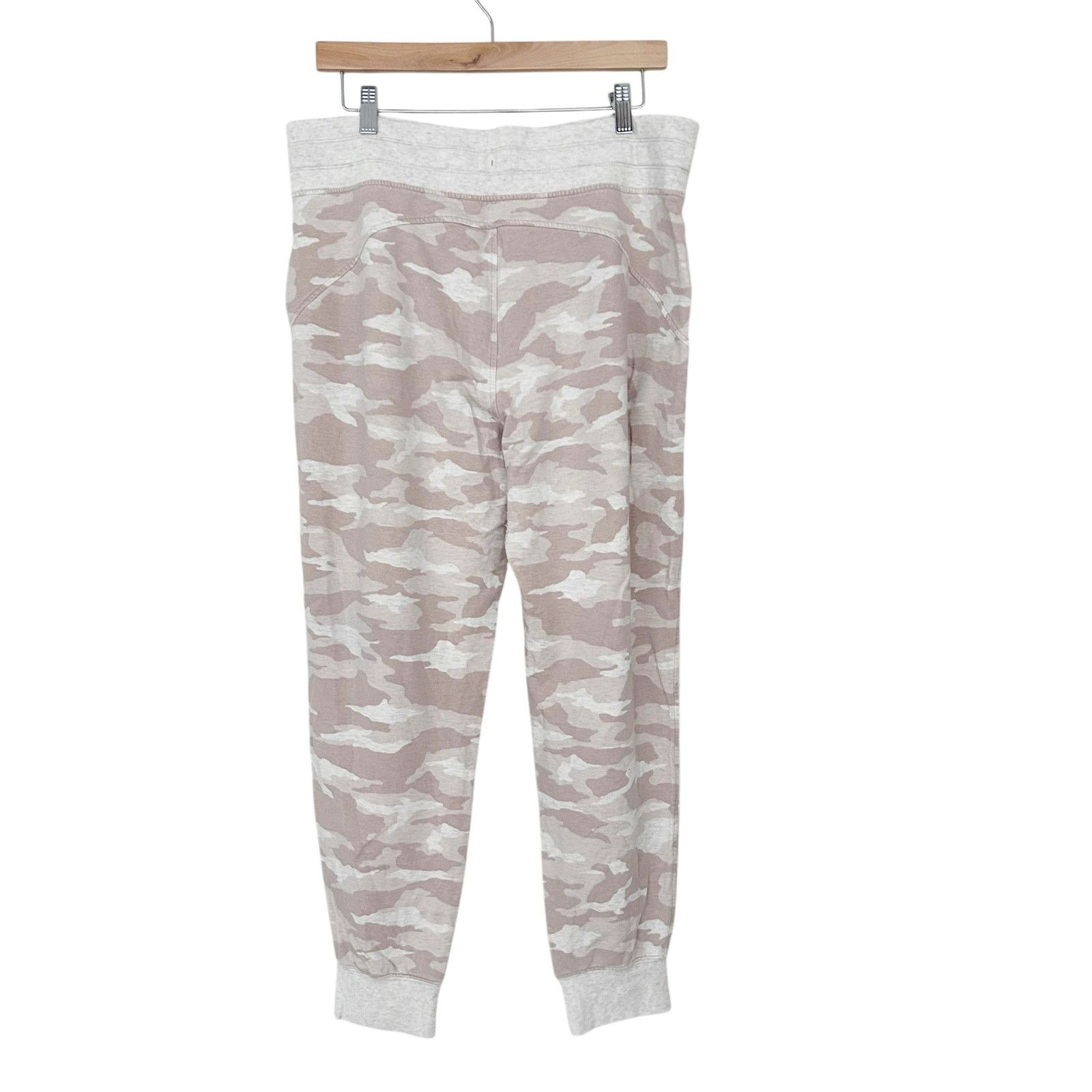 Athleta Athleta Tan Camo Balance Printed Joggers Sz L Size 34" / US 12 / IT 48 - 4 Thumbnail