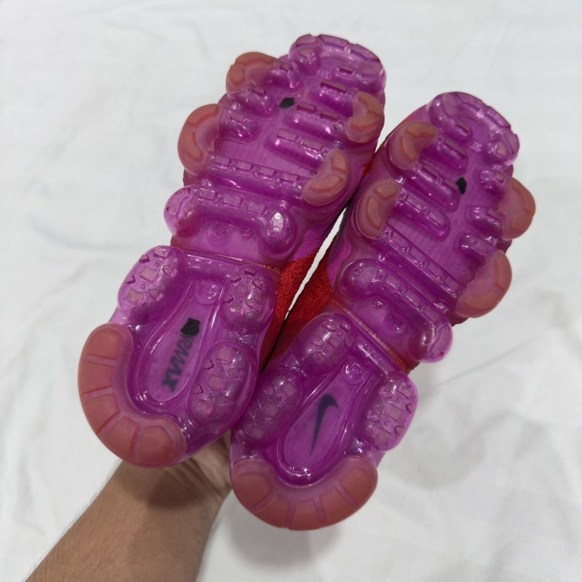 Nike Nike Womens Air Vapormax Moc 2 University Red Fuchsia Blast Size US 6 / IT 36 - 10 Thumbnail