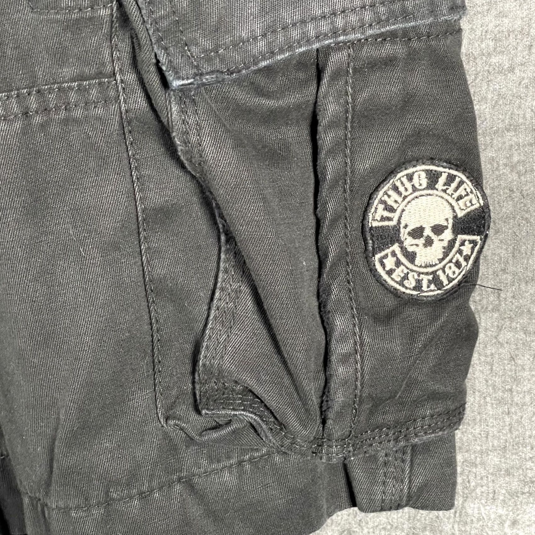 Alife Thug Life Mens Cargo Shorts 38 Black Biker Hip Hop Skull Logo Embroidered Pockets Belted Adjustable Waist Streetwear Y2K Size US 38 / EU 54 - 3 Thumbnail