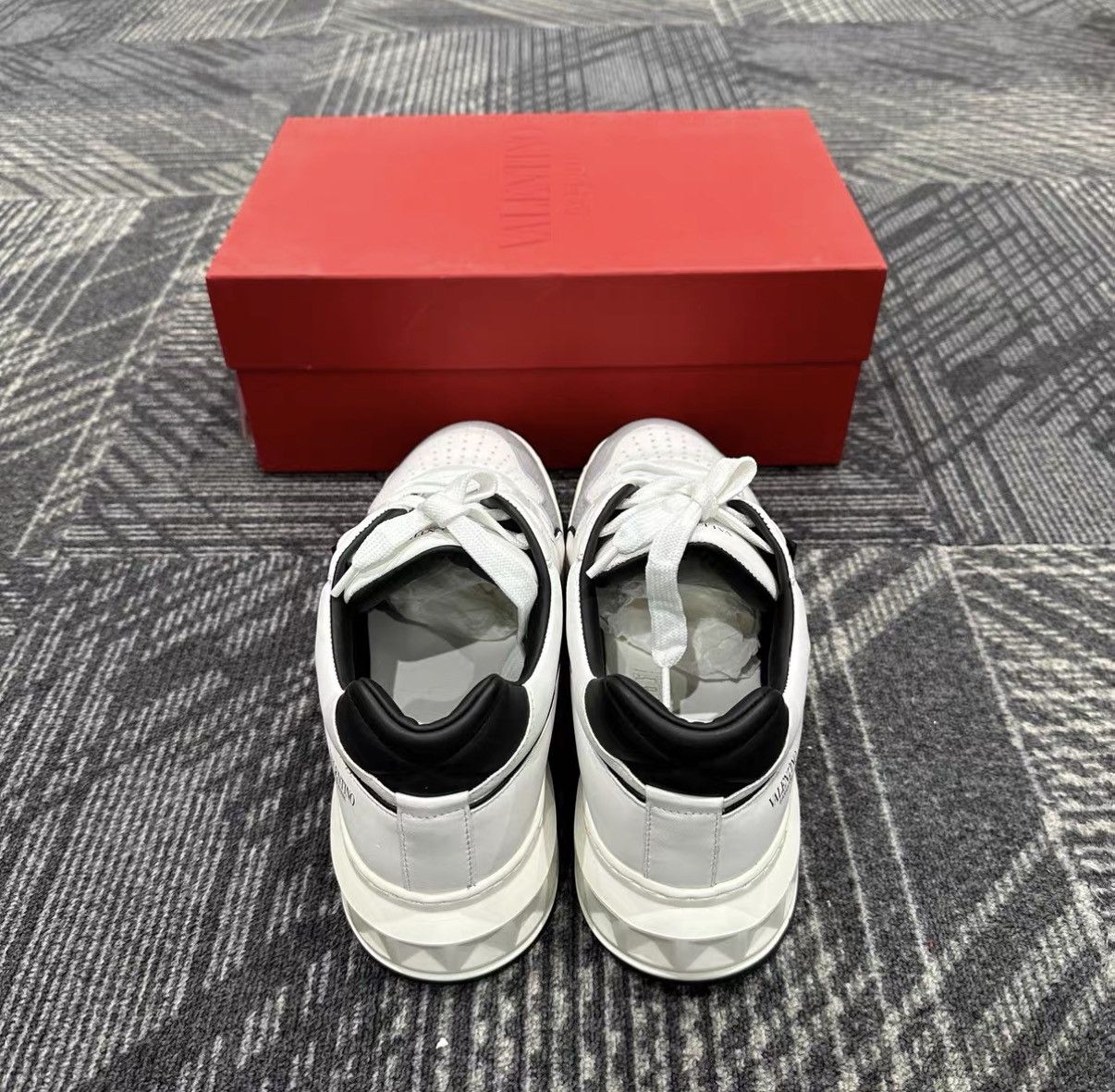 Valentino Valentino Garavani One Stud Black & White Sneakers J42 Size US 10 / EU 43 - 3 Thumbnail