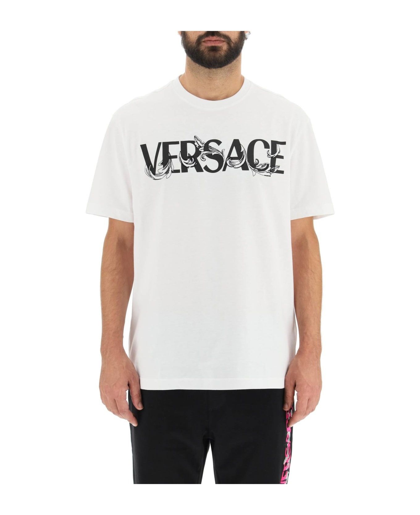 Versace o1y0525 Logo Crewneck T-Shirt in White Size US M / EU 48-50 / 2 - 2 Thumbnail