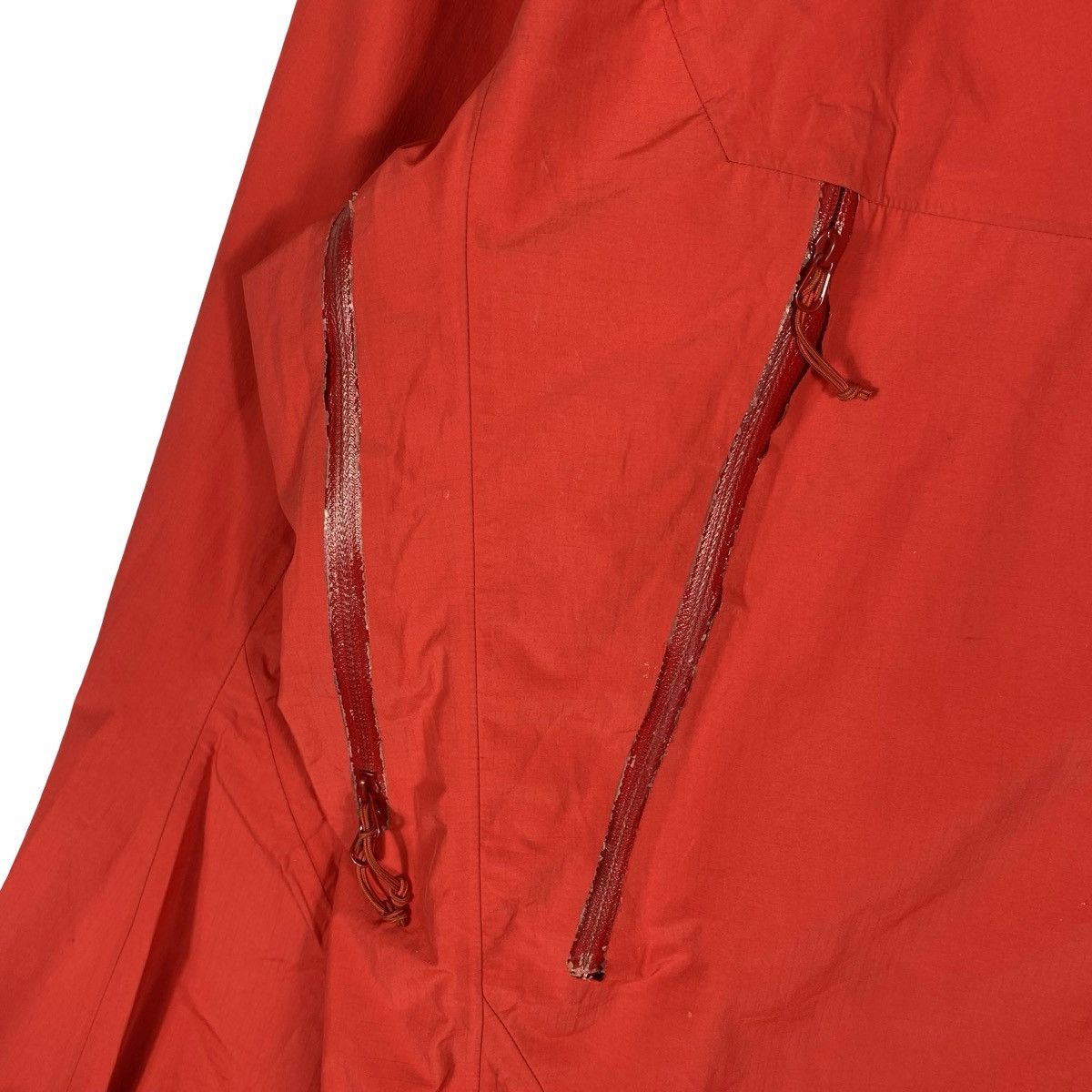 Arc'teryx Vintage Arc'teryx Gore-Tex Paclite Shell Jacket Red Size US M / EU 48-50 / 2 - 6 Thumbnail