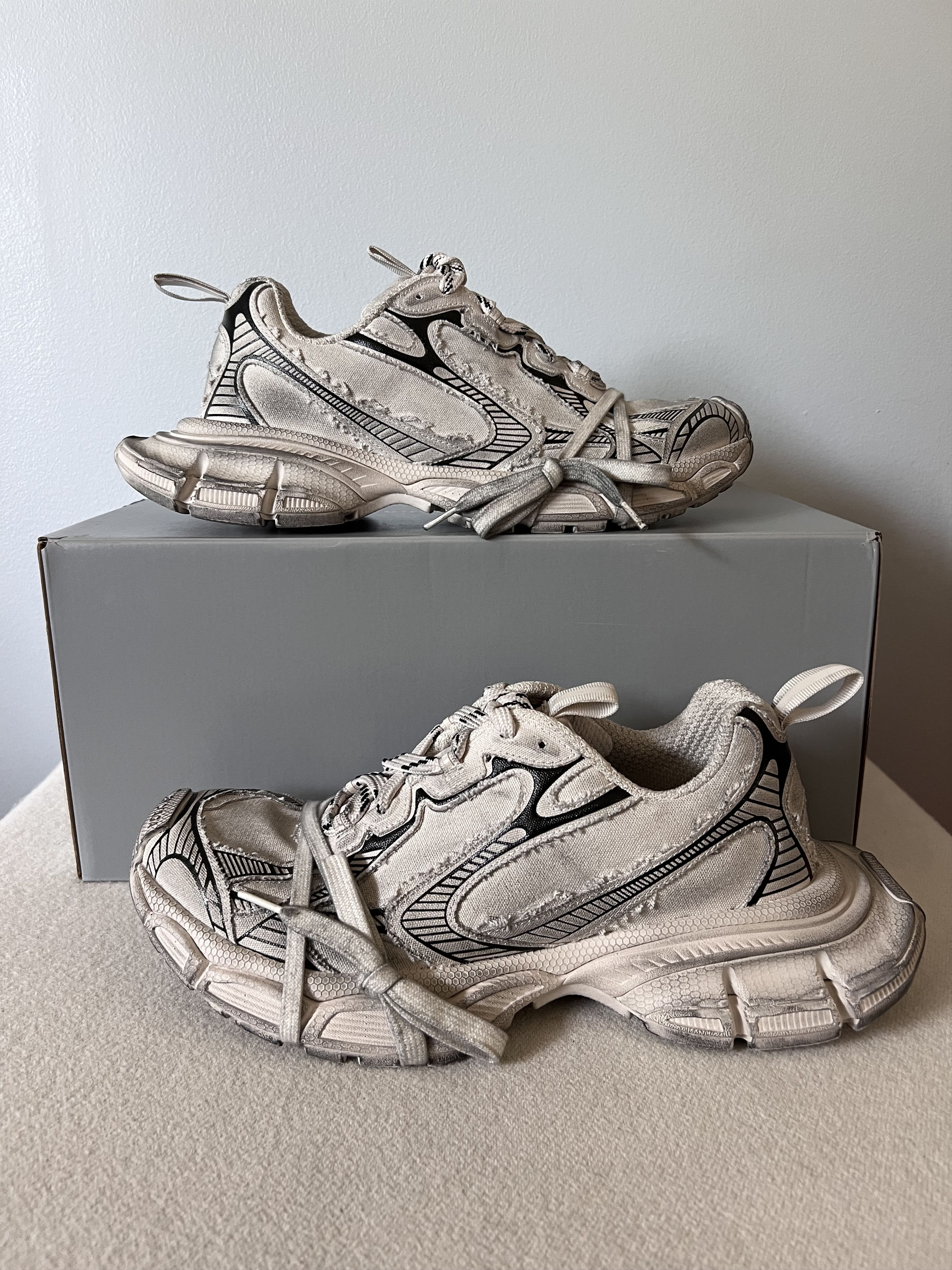 Balenciaga Balenciaga 3XL Sneakers in Beige Destroyed Canvas Size US 10 / EU 43 - 2 Thumbnail