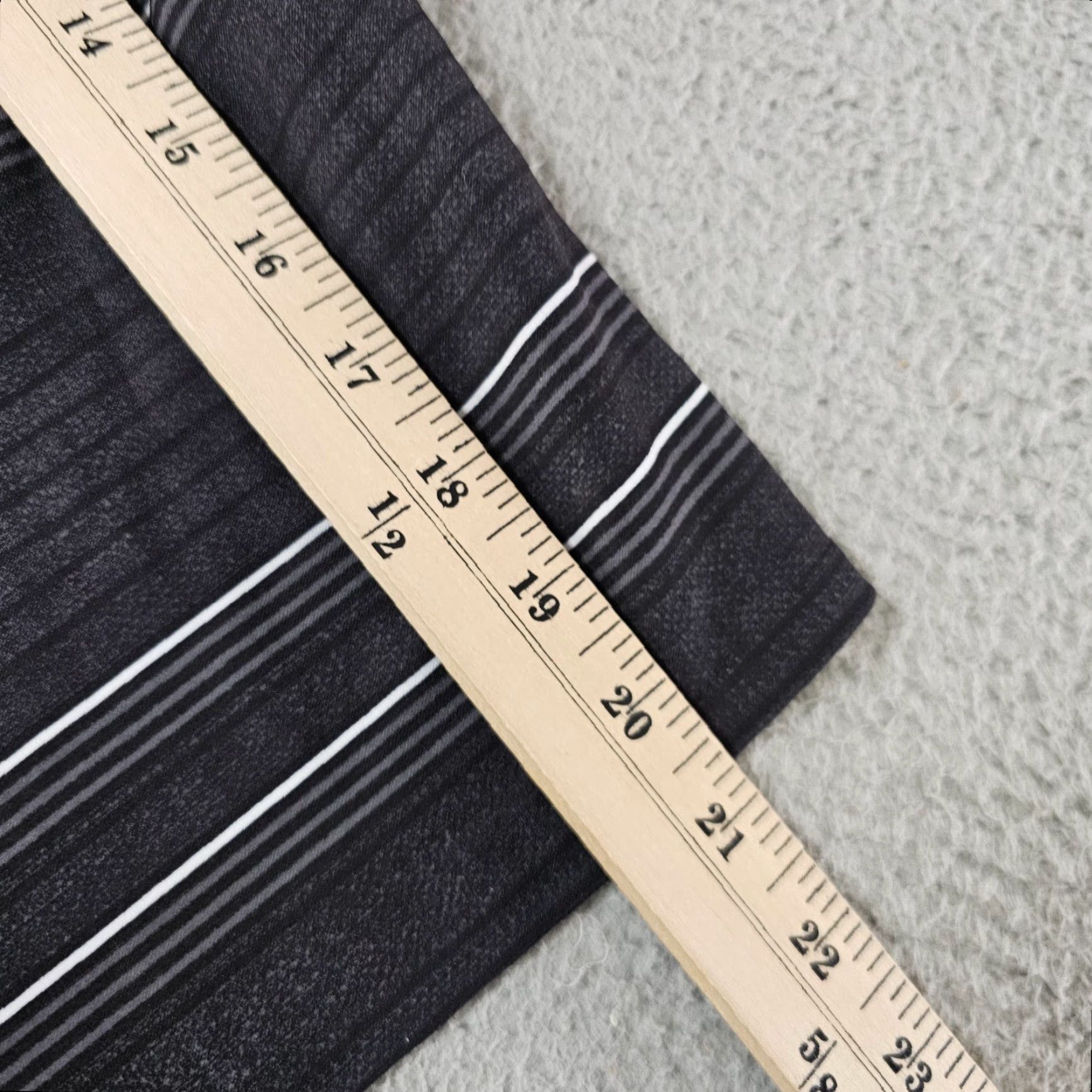 O'Neill **Mens O'Neill Black Striped Swim Trunks 28** User: **O'Neill Mens Black Striped Swim Trunks Size 28** Size US 28 / EU 44 - 6 Thumbnail