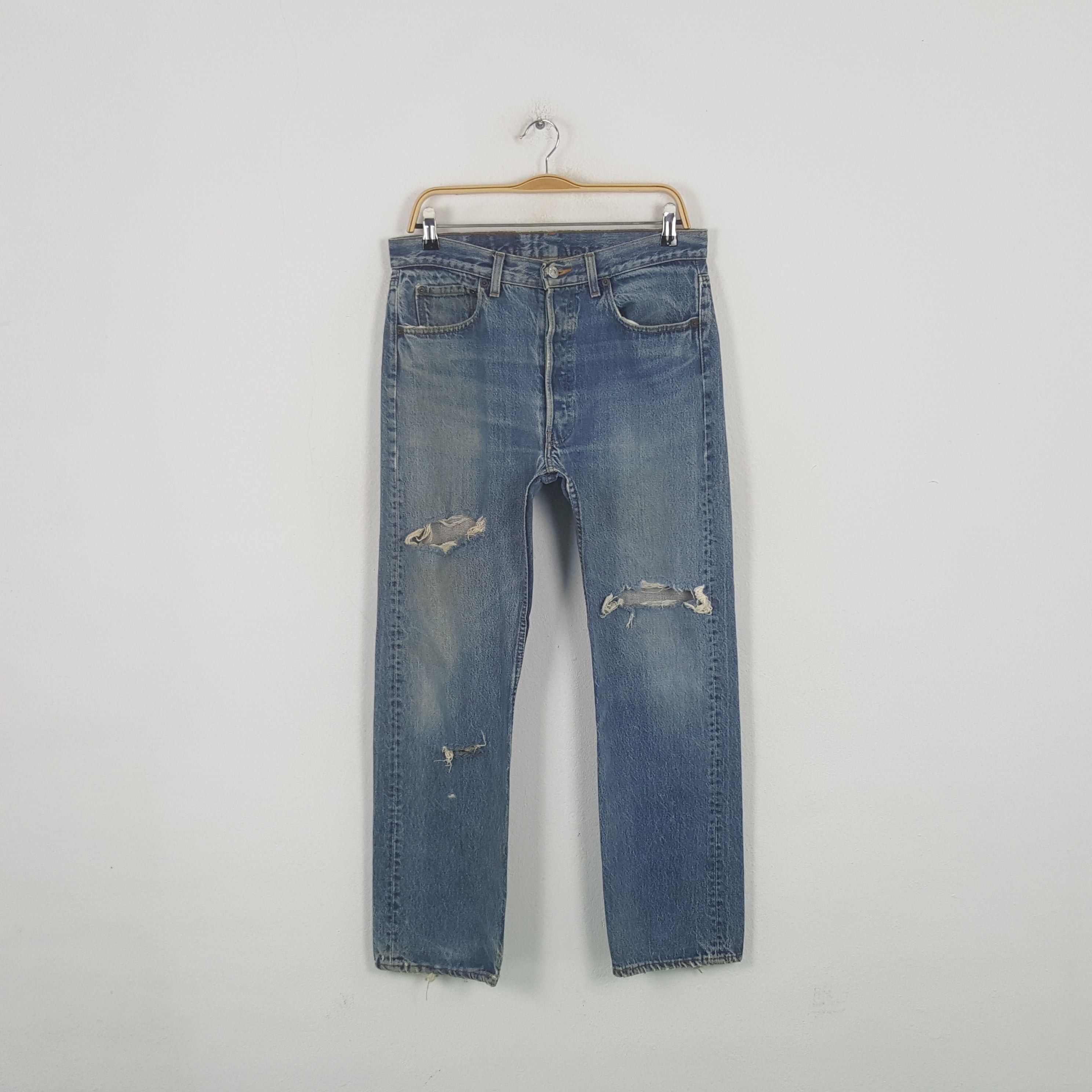 Vintage Vintage Levi's 501 90's Distressed Denim Jeans RR9 Size US 33 - 1 Thumbnail