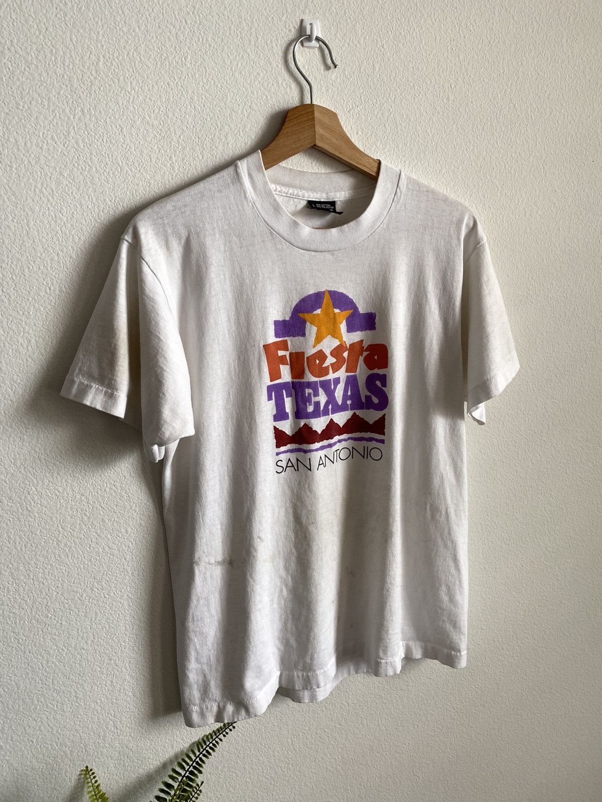 Vintage Vintage 90s Fiesta Texas San Antonio Single Stitch Tee Size US L / EU 52-54 / 3 - 2 Thumbnail