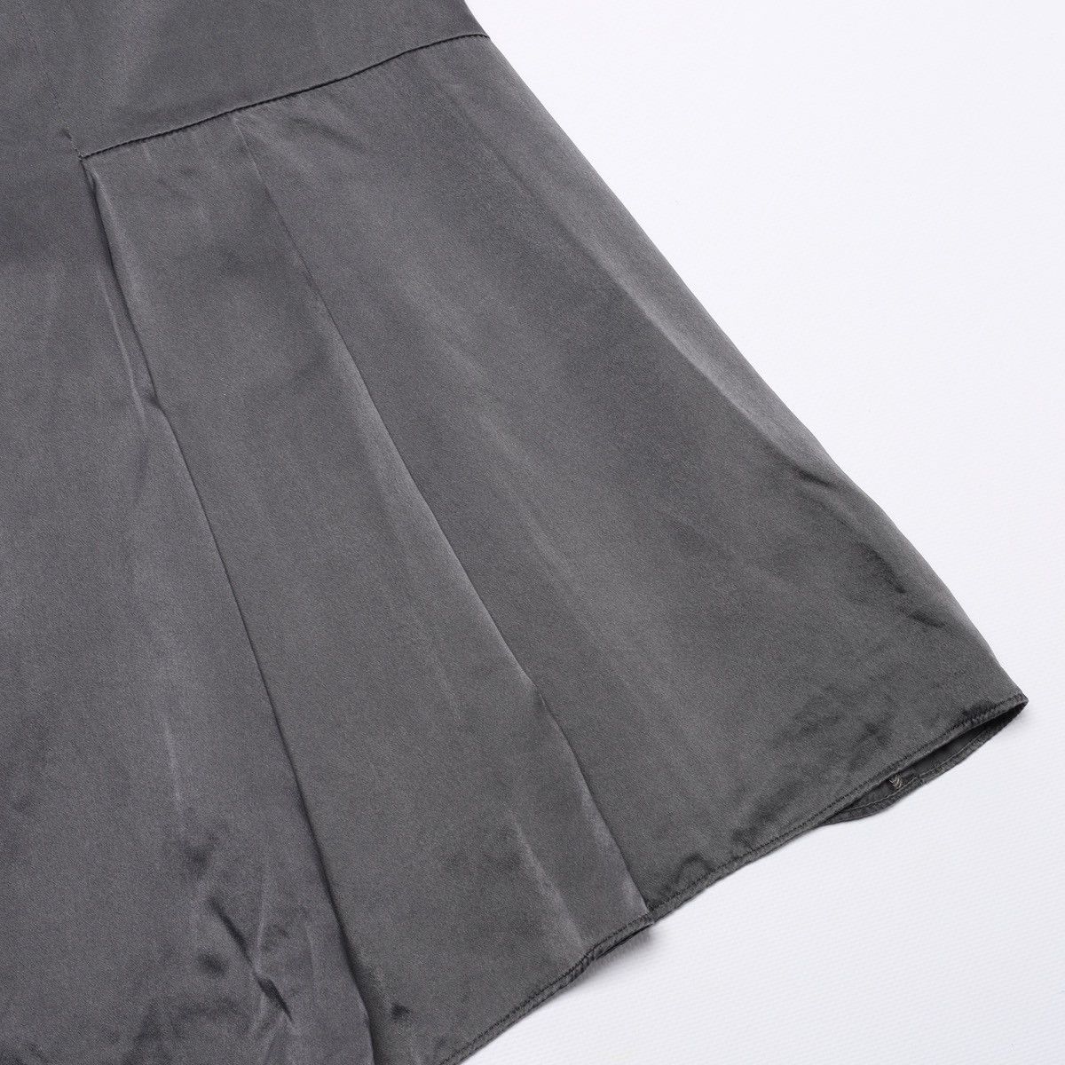 John Galliano Galliano Silk Mid Skirt Washed Grey with Brooch Size 27" / US 4 / IT 40 - 10 Thumbnail