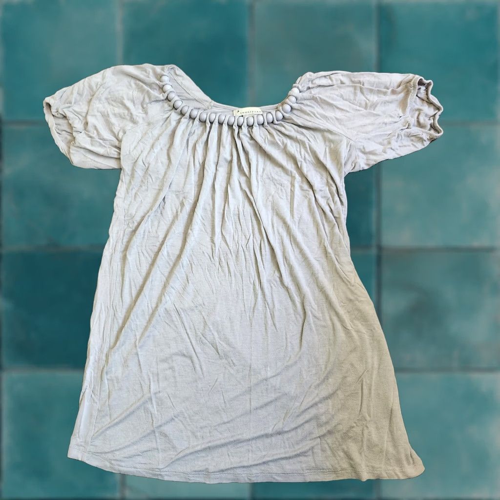 Forever 21 FOREVER 21 Blouse Gray Short Sleeve L Beaded Women's Regular Size Blouse Pregnancy? (No) Size L / US 10 / IT 46 - 1 Thumbnail