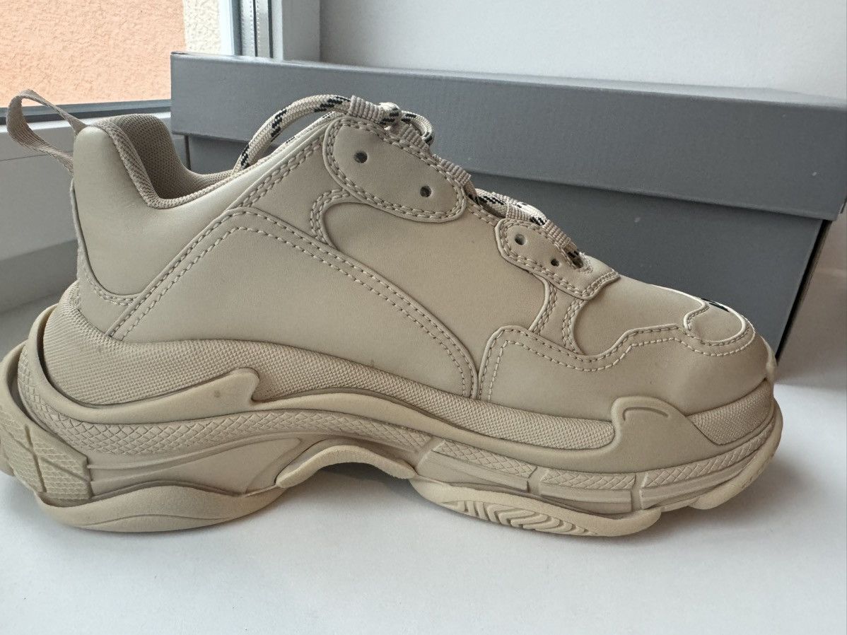 Balenciaga Balenciaga Triple s Beige Uk6 EU40 Box included! Size US 7 / EU 40 - 11 Thumbnail