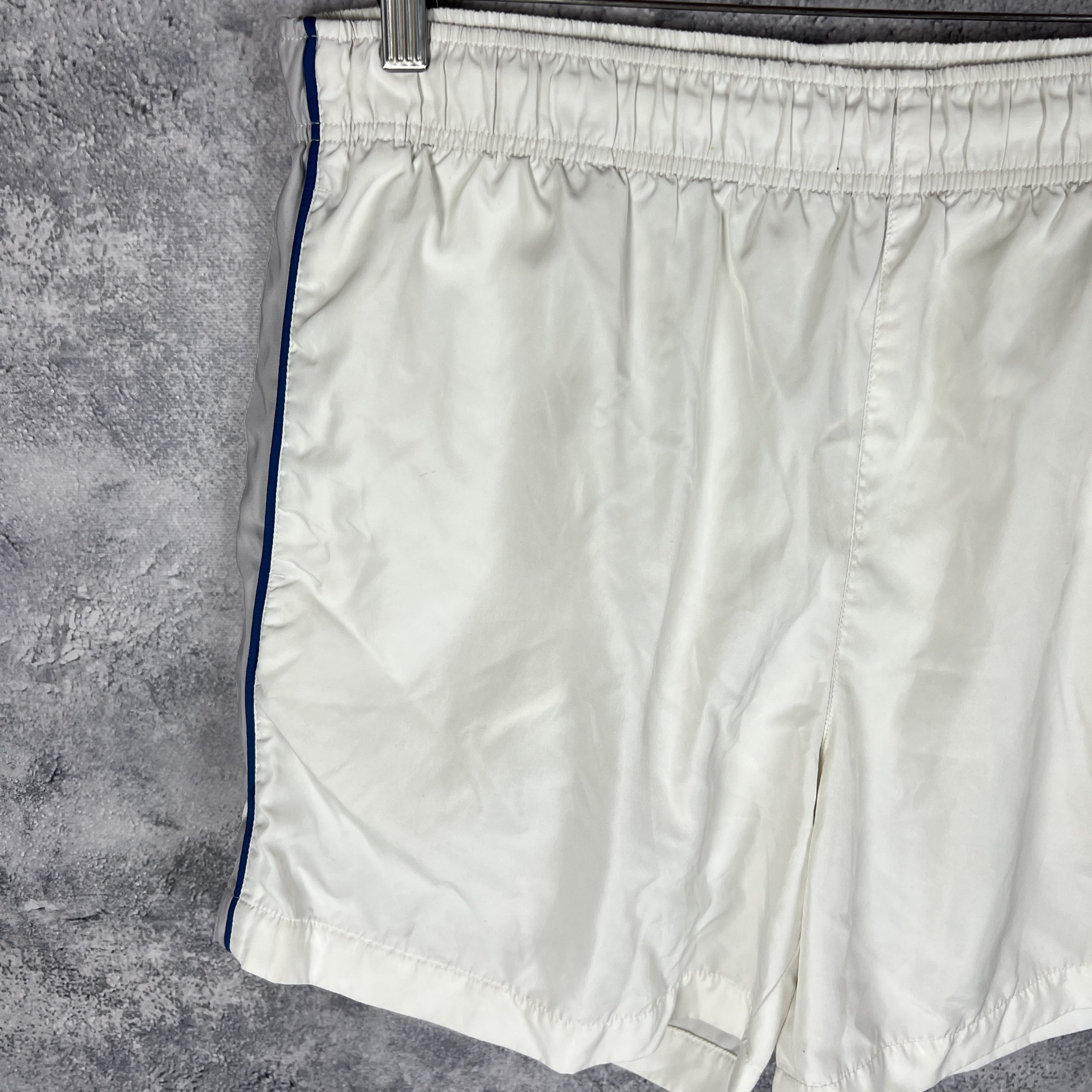 Nike Nike Shorts Men's Size L White Size US 34 / EU 50 - 2 Thumbnail