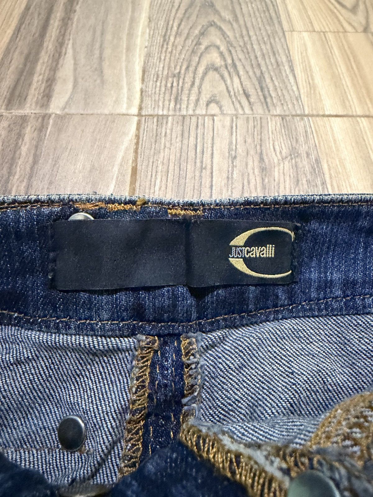 Just Cavalli JUST CAVALLI TURTLE SNAKE DENIM SKIRT Size 28" / US 6 / IT 42 - 9 Thumbnail