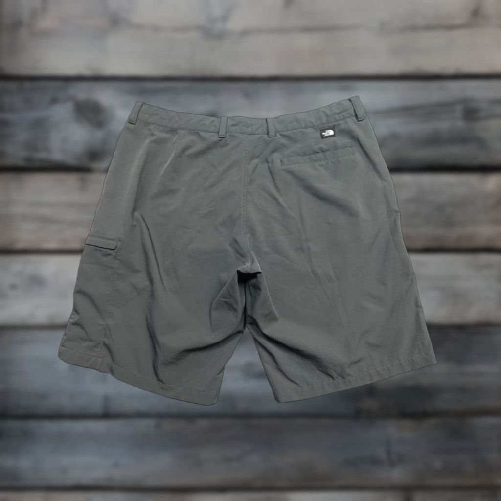 The North Face The North Face Gray 38 Mens Short Chino Lightweight Outdoor Casual Athletic 5-Pocket Design Zip Front Flat Front Size US 38 / EU 54 - 1 Thumbnail