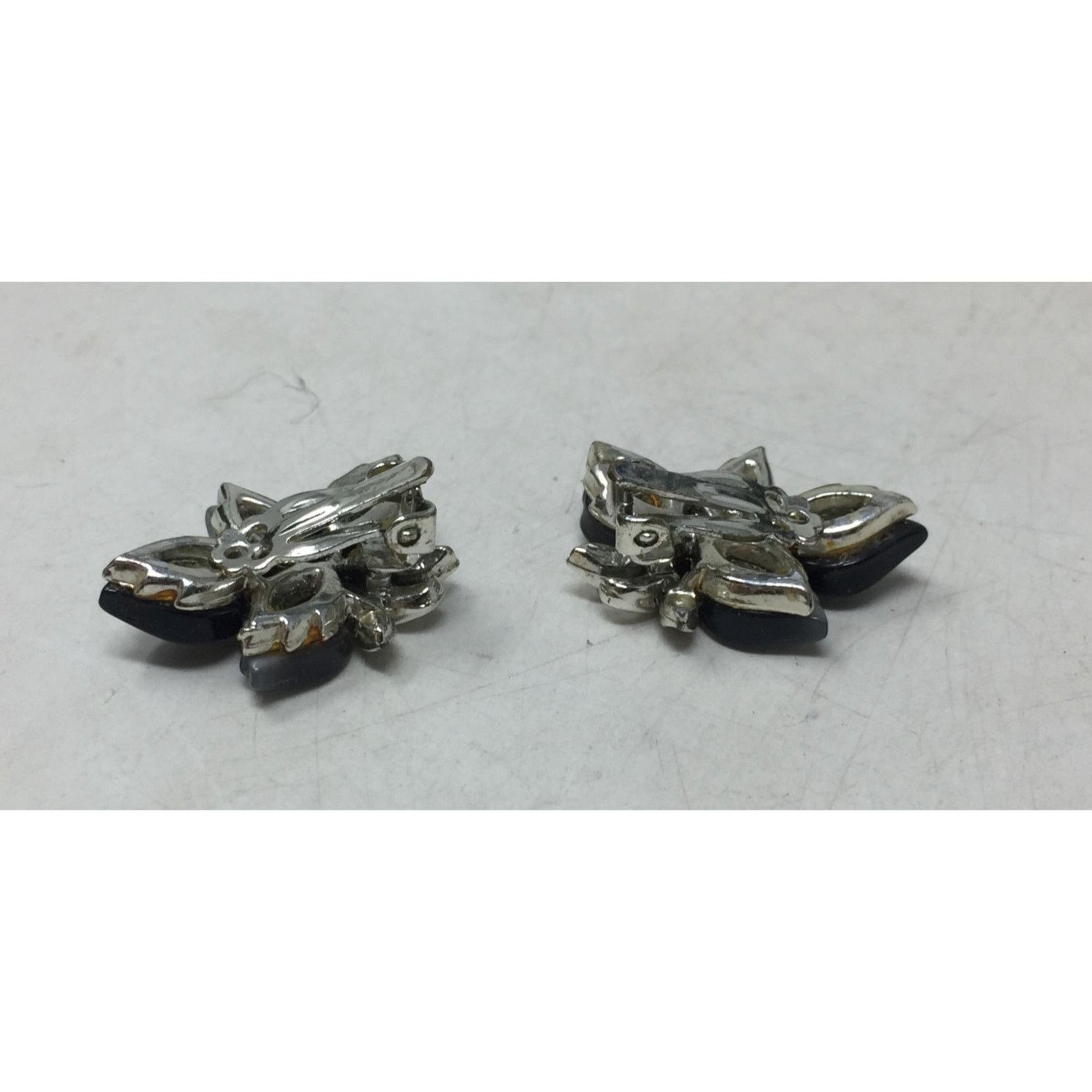 Other Vintage Women's Gray and Silver tone Clip On Earrings Size ONE SIZE - 4 Thumbnail