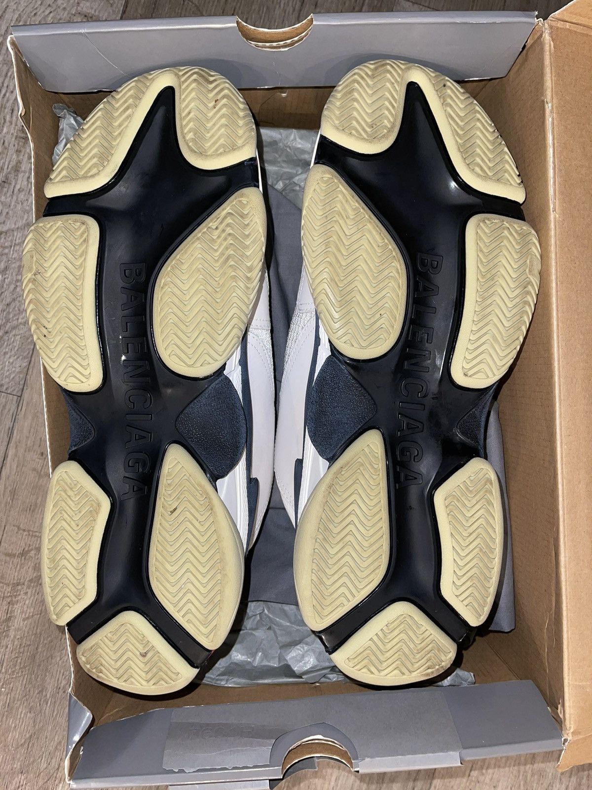Balenciaga Balenciaga Triple S sneaker 'White Black Red' Size US 12 / EU 45 - 6 Thumbnail