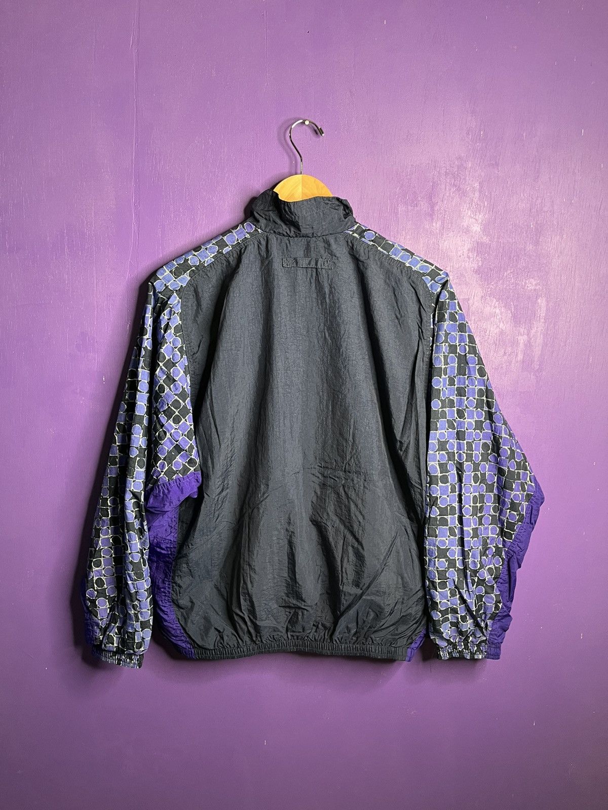 Nike × Vintage Vintage 90s Nike sleeve pattern windbreaker jacket Size US M / EU 48-50 / 2 - 2 Thumbnail