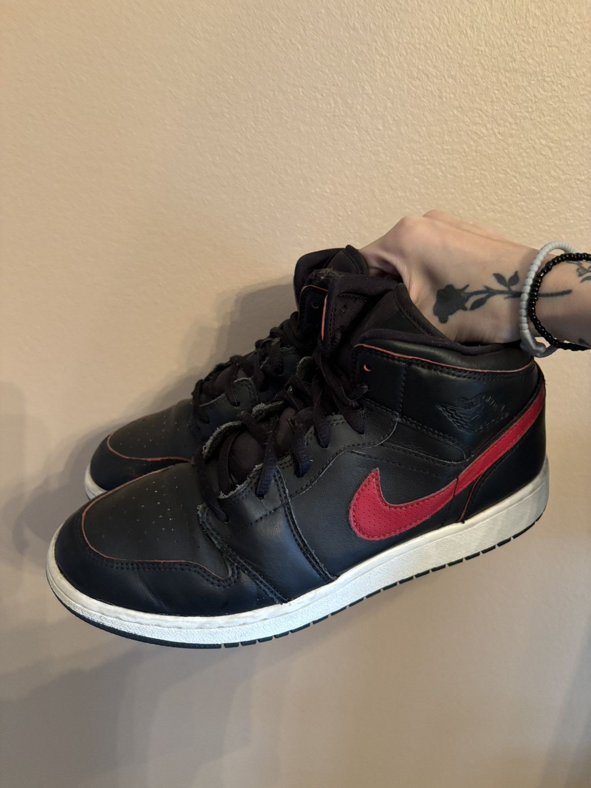 Jordan Brand Air Jordan 1 Retro Mid GS 'Black Gym Red' Size US 6.5 / EU 39-40 - 6 Thumbnail