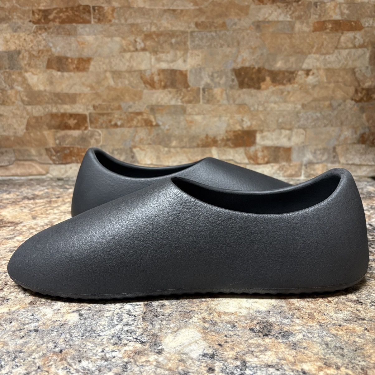 Yeezy Yzy SL-01 Yeezy Slippers 2025 Men’s Size 12 Size US 12 / EU 45 - 7 Thumbnail