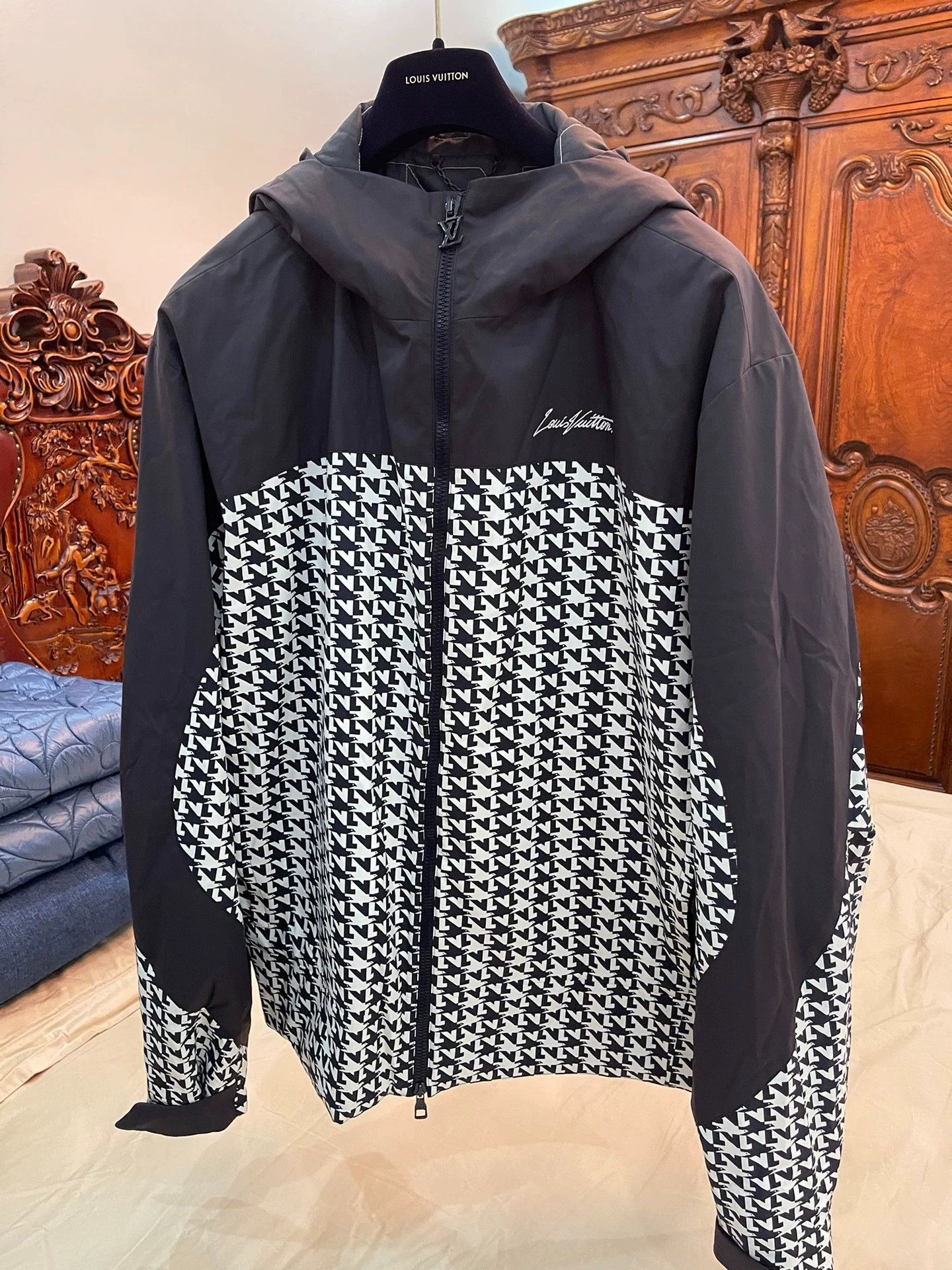 Louis Vuitton LV Full Logo Jacket 56 New With Tags Size US XL / EU 56 / 4 - 1 Thumbnail
