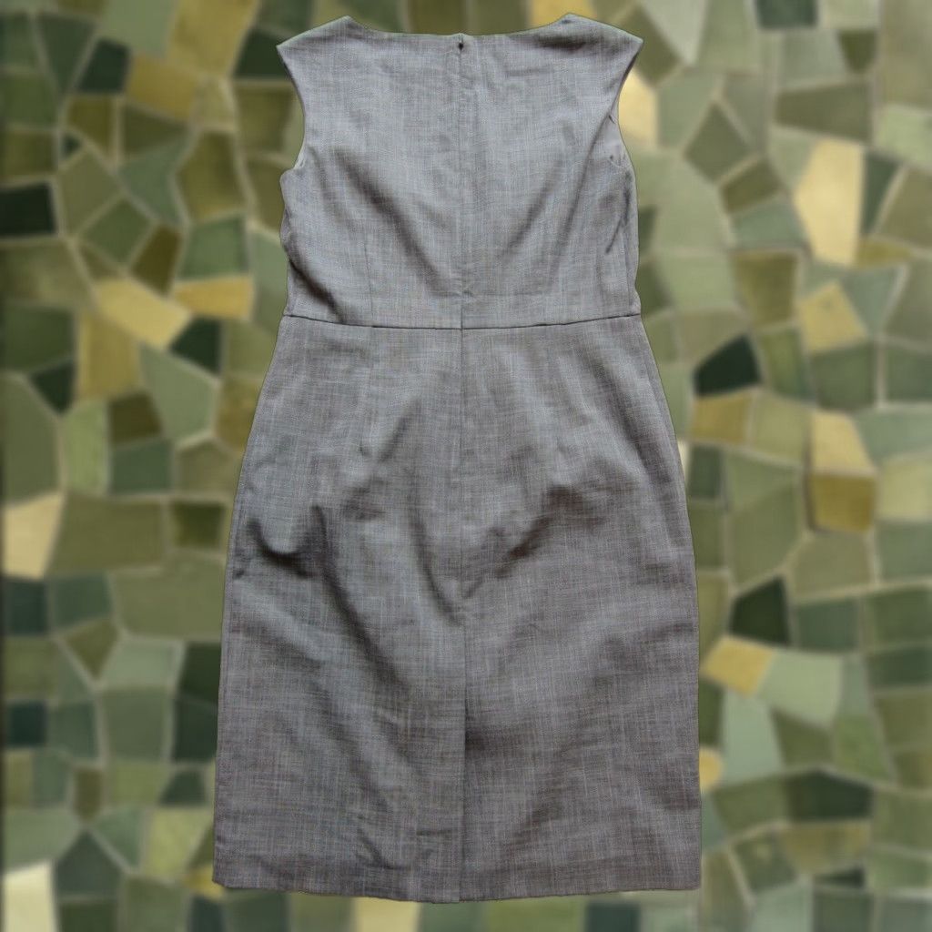 Ann Taylor VINTAGE Ann Taylor Rayon Stretch Grey Sleeveless Sheath Classic Work Dress 8 Size M / US 6-8 / IT 42-44 - 1 Thumbnail