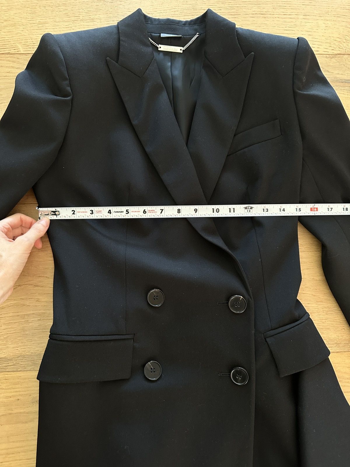 Alexander McQueen Alexander McQueen Virgin Wool Asymmetric Blazer Size S / US 4 / IT 40 - 7 Thumbnail