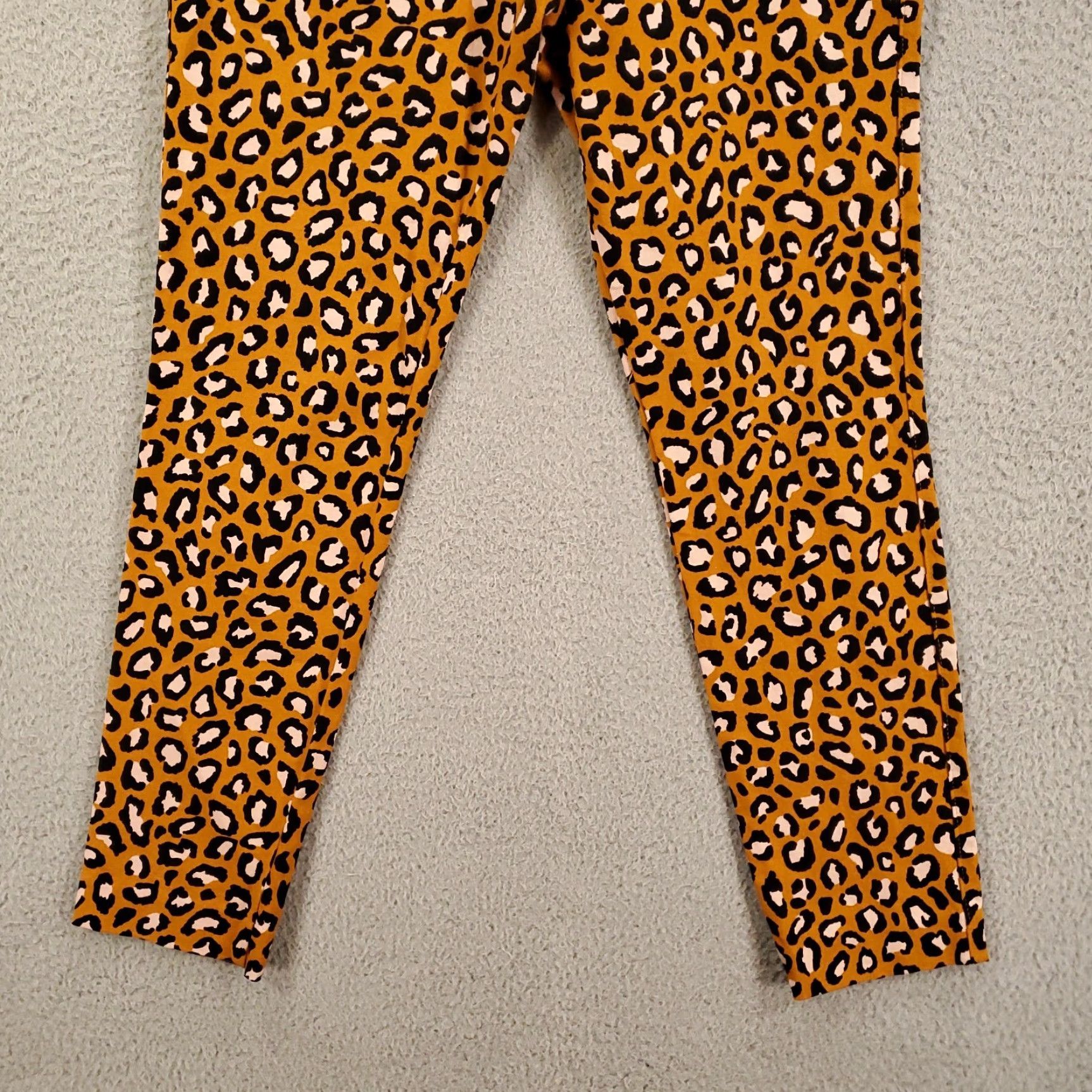 Old Navy Old Navy Leopard Print Pixie Pants Womens 4 Ankle Cheetah Stretchy 30x27 Size 27" / US 4 / IT 40 - 3 Thumbnail
