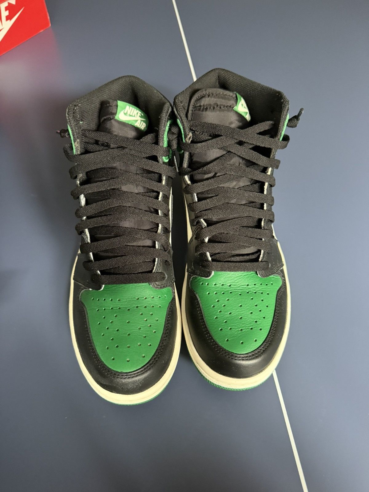 Jordan Brand Jordan 1 Pine Green Size US 10 / EU 43 - 3 Thumbnail