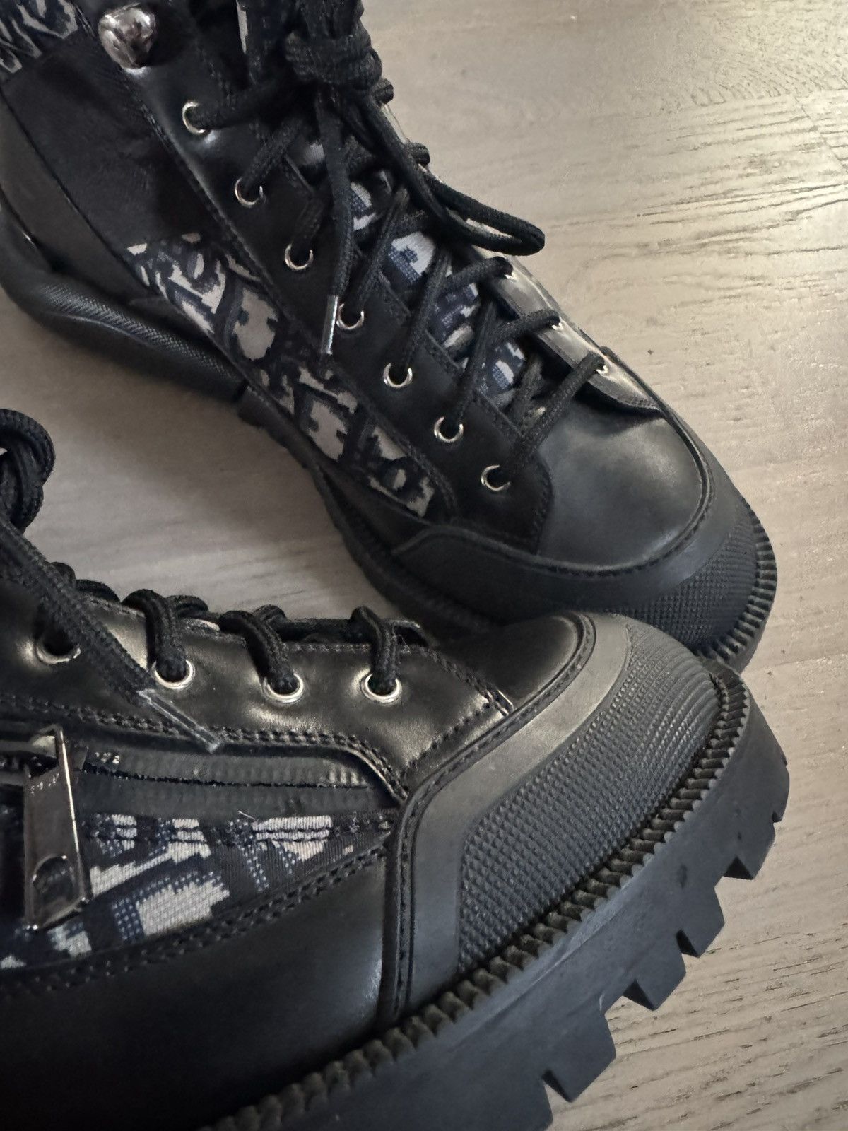 Dior DIOR OBLIQUE boots sz42 study all photos and description plz Size US 9 / EU 42 - 3 Thumbnail