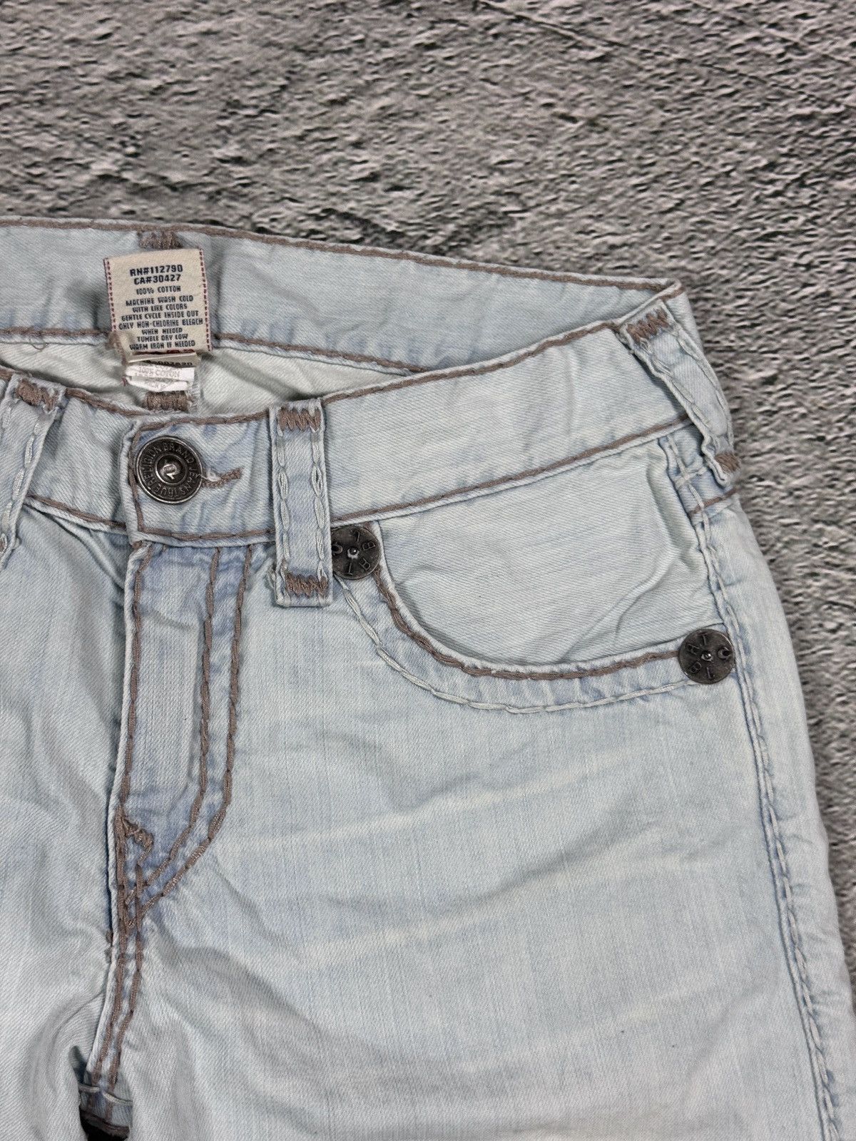 True Religion True Religion light blue jeans beige stitching Ricky Super T Size US 31 - 9 Thumbnail