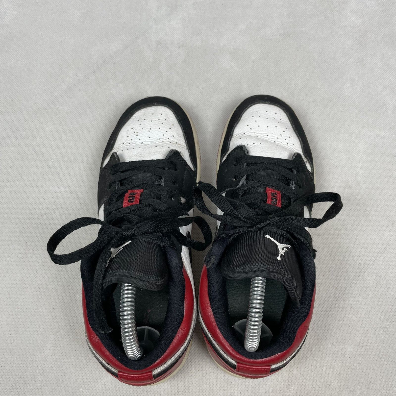 Nike Nike Air Jordan 1 Low GS 553560-116 Leather Sneakers 5.5 Size US 5.5 / EU 38 - 2 Thumbnail