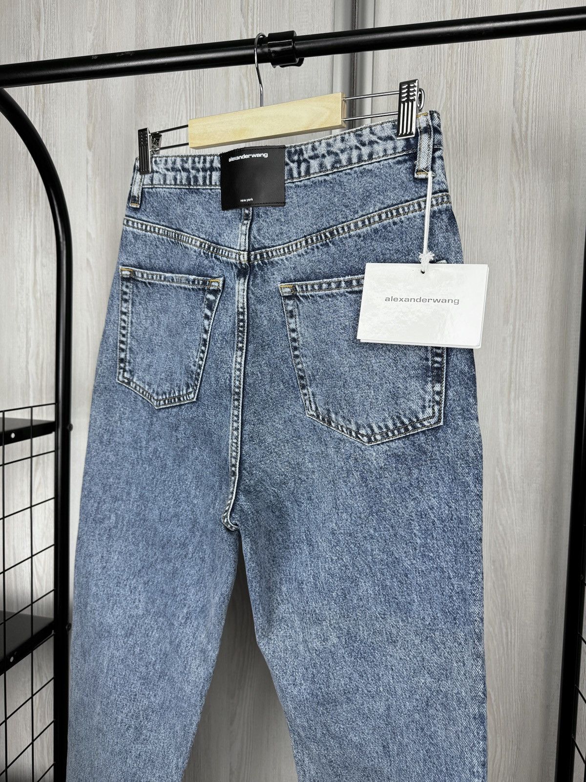 Alexander Wang Alexander Wang light blue Mom High Rise denim jeans size 28 Size 28" / US 6 / IT 42 - 7 Thumbnail