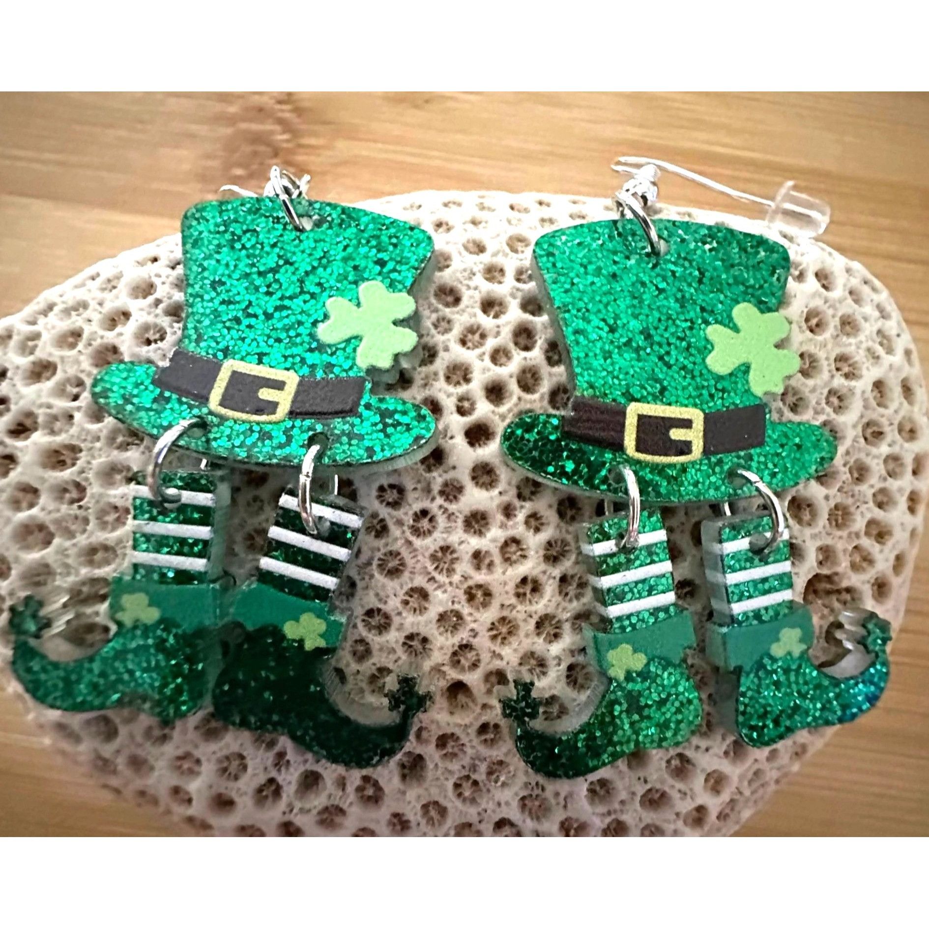 Handmade St Patricks Day Earrings Dangling Wiggly Legs Leprechaun Hat Size ONE SIZE - 2 Thumbnail