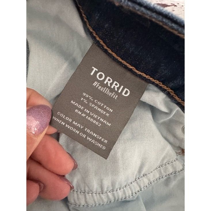 Torrid NWT Torrid Medium Wash Blue Mid Rise Vintage Stretch Wide Le Size 42" / US 20 - 6 Thumbnail