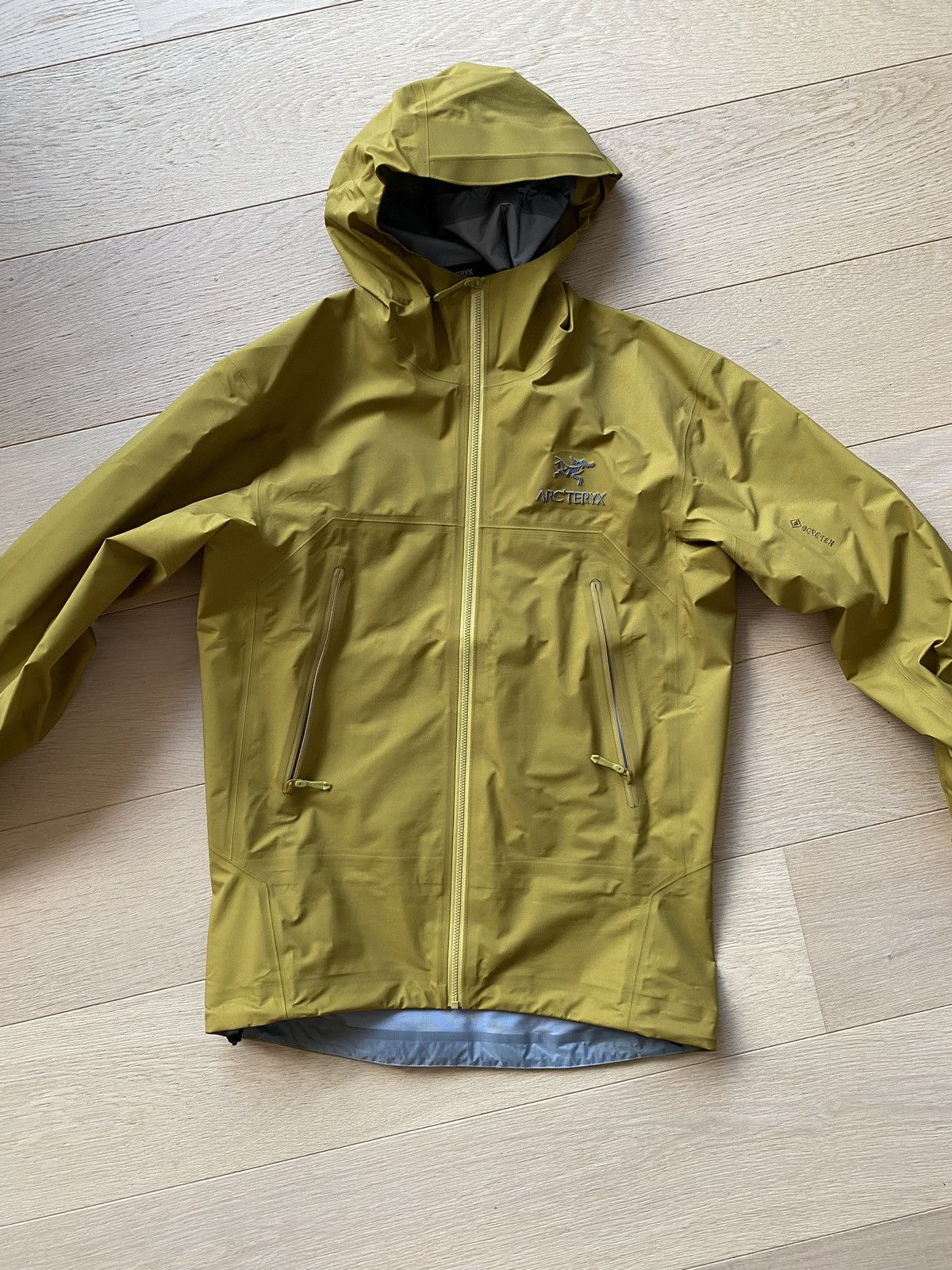 Image of Arcteryx Beta 3L Goretex Jacket in Yellow, Men's (Size XS)