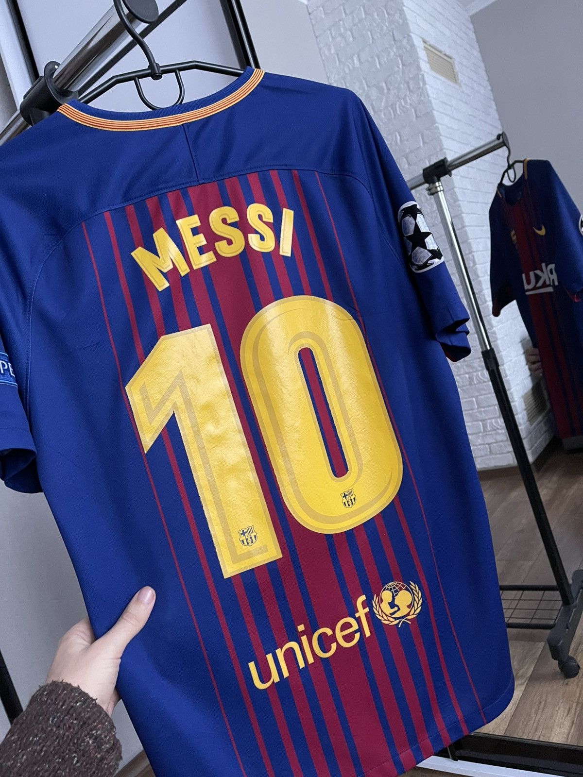 Nike 2017/2018 Nike FC Barcelona Messi Soccer Jersey T-Shirt Size US M / EU 48-50 / 2 - 4 Thumbnail