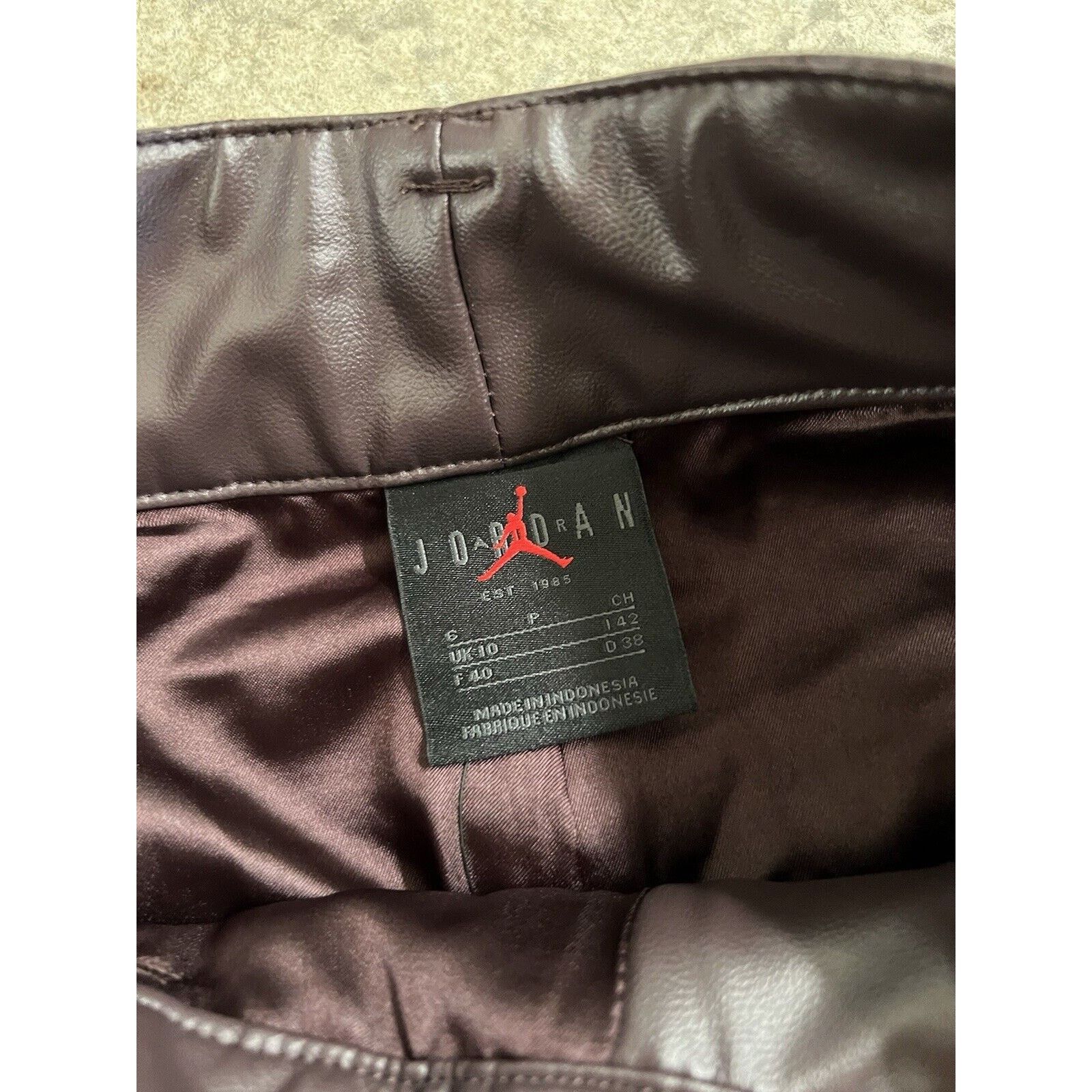 Jordan Brand 29x29 Authentic Jordan Brand Maison Chateau Rouge Pleather 6 Size 28" / US 6 / IT 42 - 4 Thumbnail